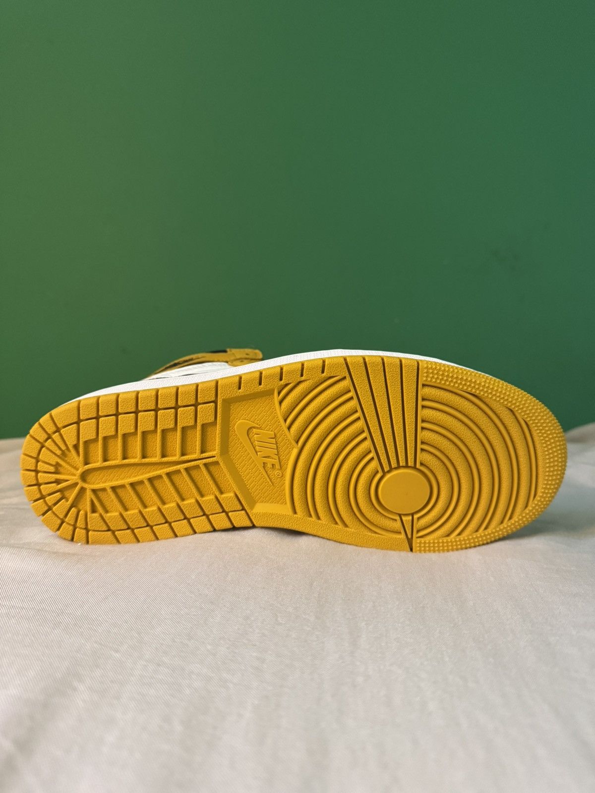 Jordan Brand Jordan 1 high yellow ochre 2024 Size US 8 / EU 41 - 6 Thumbnail