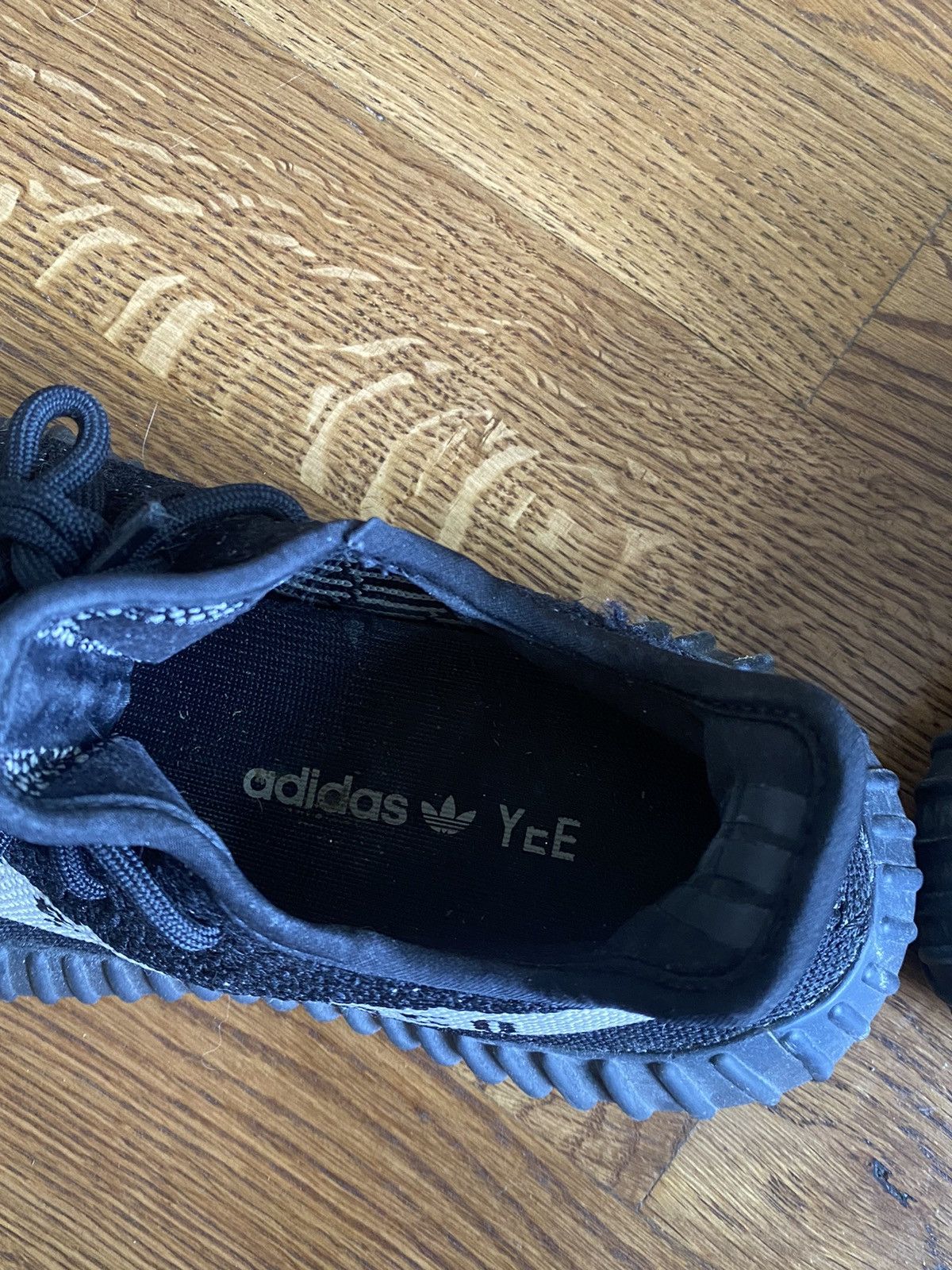Adidas × Kanye West adidas YEEZY BOOST 350v2 Oreo Size US 6 / EU 39 - 9 Thumbnail