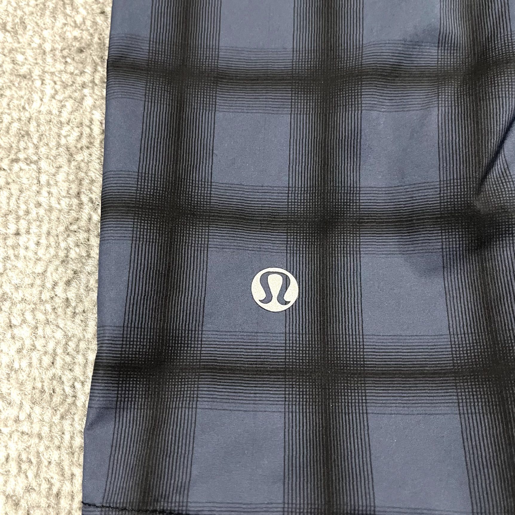 Lululemon LULULEMON Jacket Men Large Black Blue Plaid Pack It Reflective Hood Zip Running Size US L / EU 52-54 / 3 - 2 Thumbnail