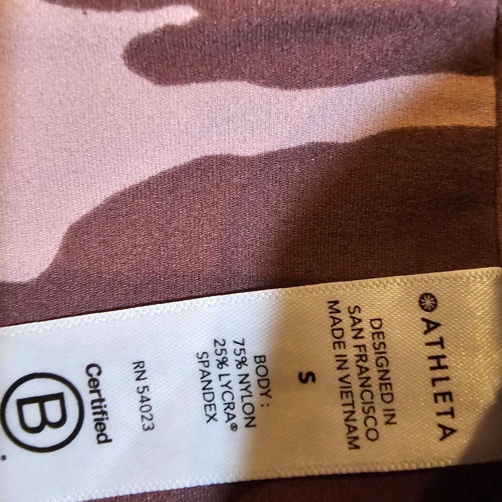 Athleta Athleta Pants Womens Small Pink Camo Elation 7/8 Cropped Stretch Athletic Causal Size 28" / US 6 / IT 42 - 4 Thumbnail