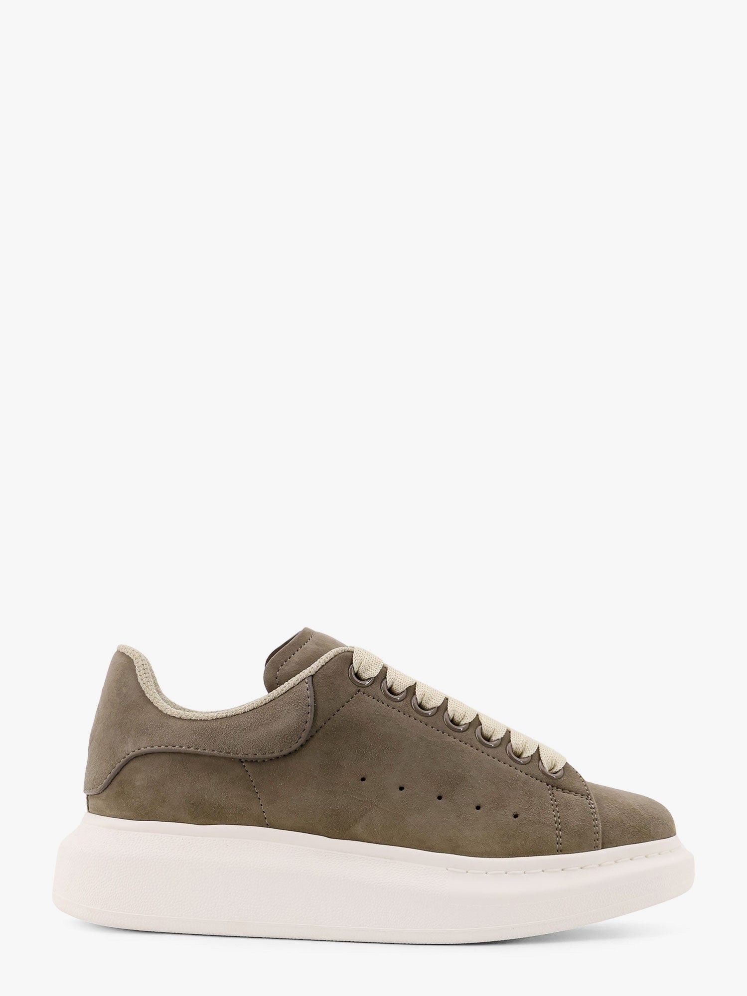 スニーカー Oversized suede sneakers with engraved logo on the front Alexander McQueen Oversized Suede Sneakers With Engraved
