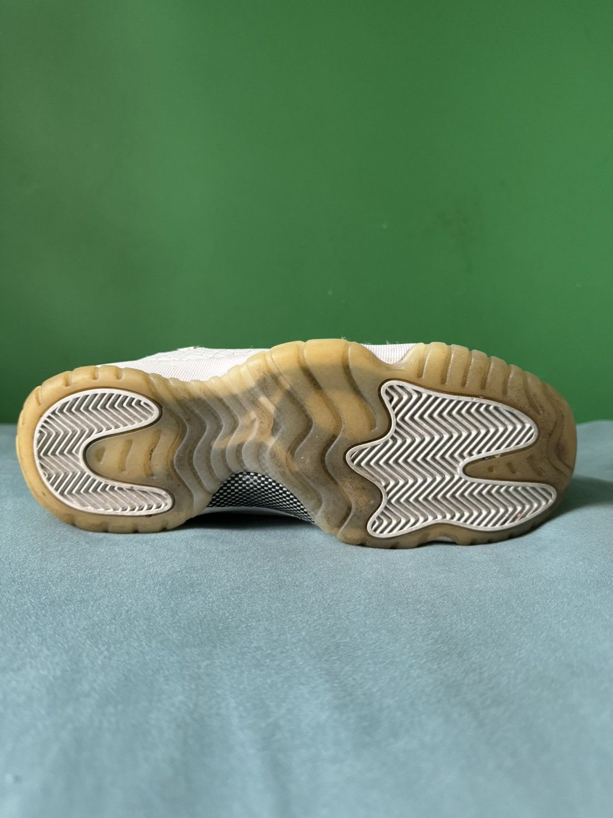 Jordan Brand Nike Air Jordan 11 Low Heiress Pure Platinum 2017 Size US 7.5 / EU 40-41 - 4 Thumbnail