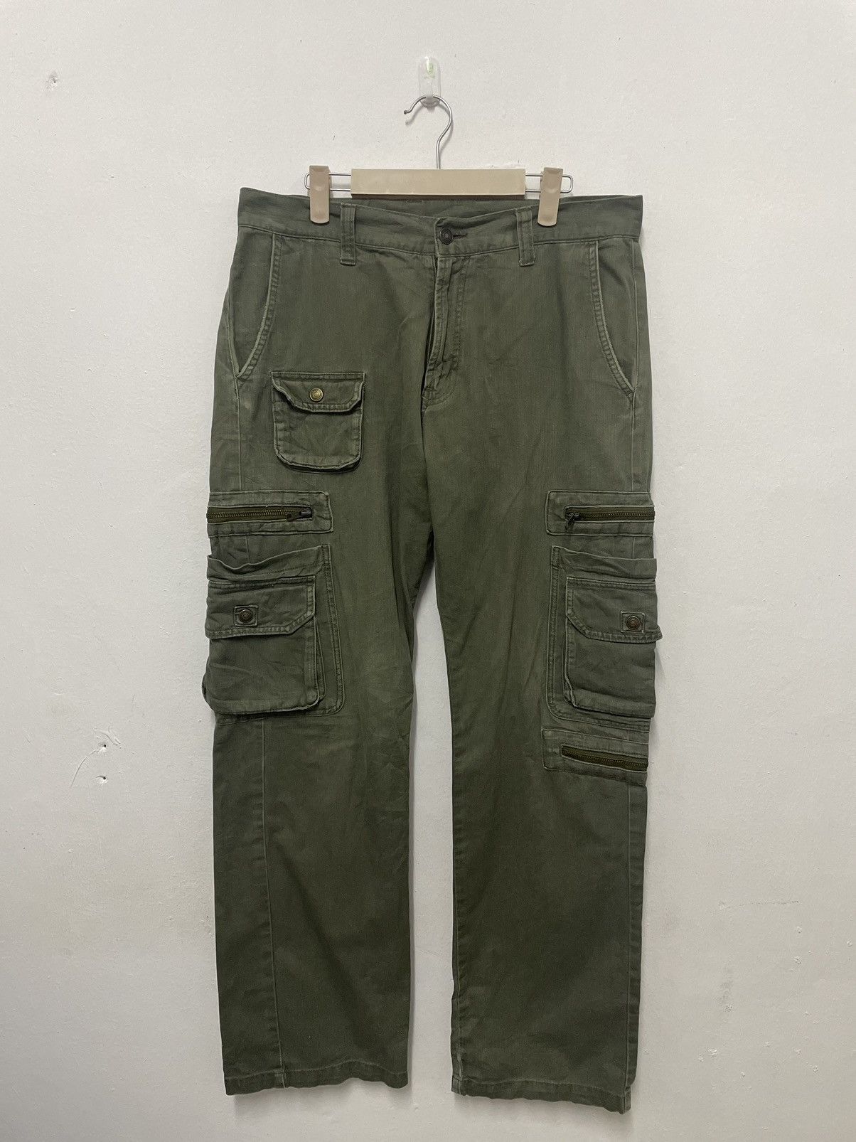 image of Military Vintage Issue Army Cargo Pants in Army Green, Men's (Size 34)