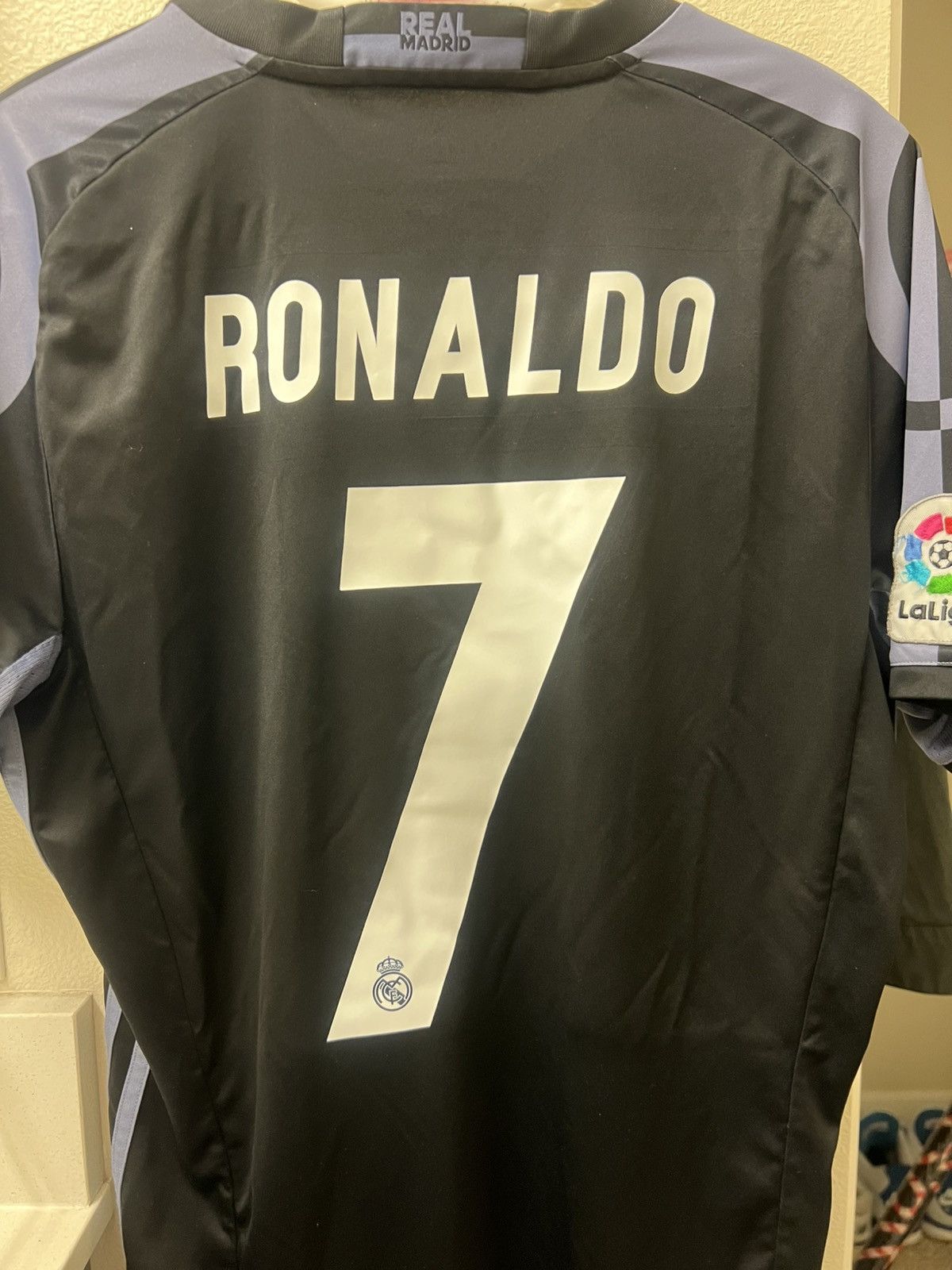 Adidas Ronaldo #7 Real Madrid 2016/17 Third Jersey Size US M / EU 48-50 / 2 - 3 Thumbnail