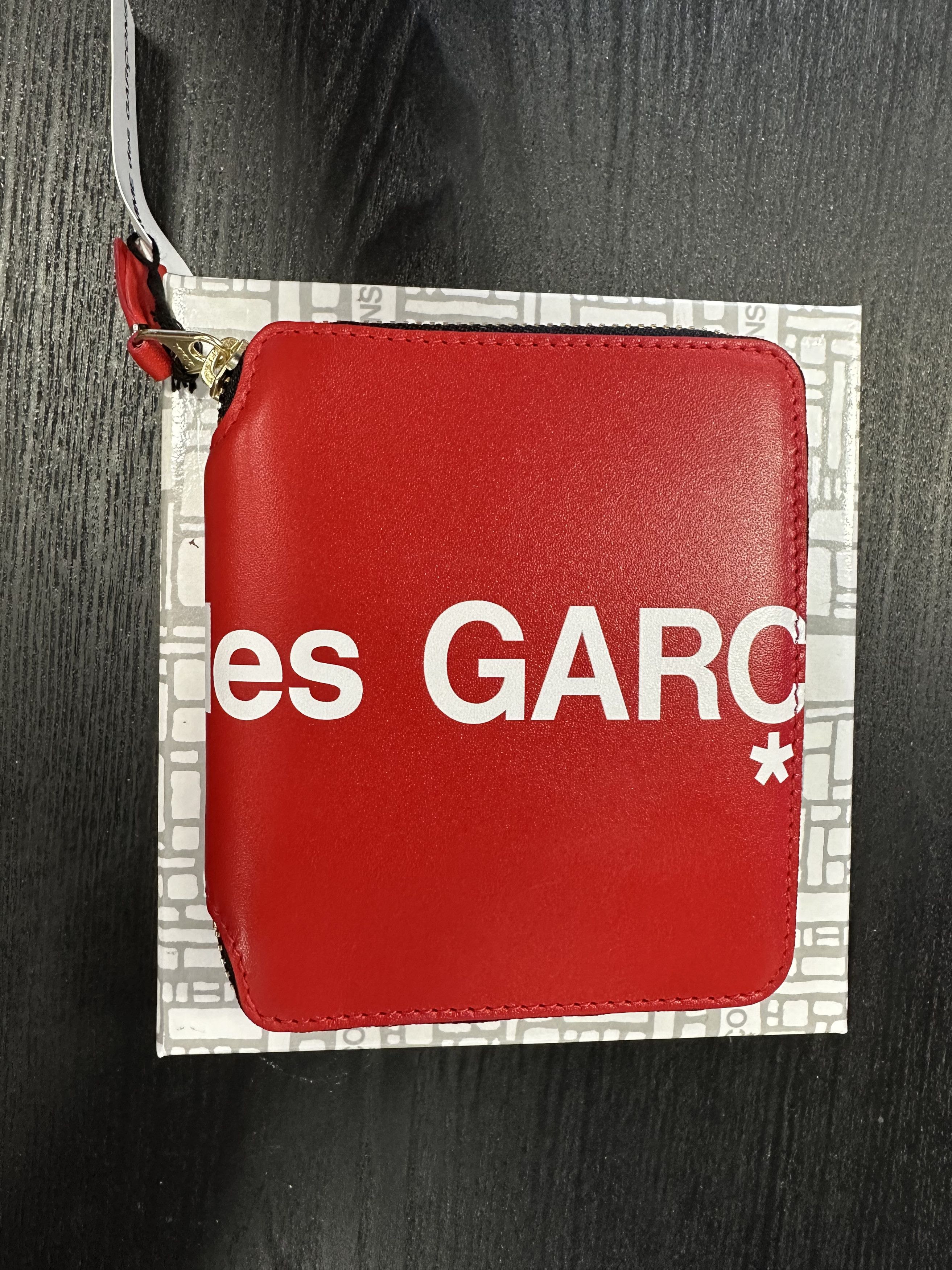 Comme des Garcons Comme des Garçons Huge Logo Zip Around Wallet in Red Size ONE SIZE - 2 Thumbnail