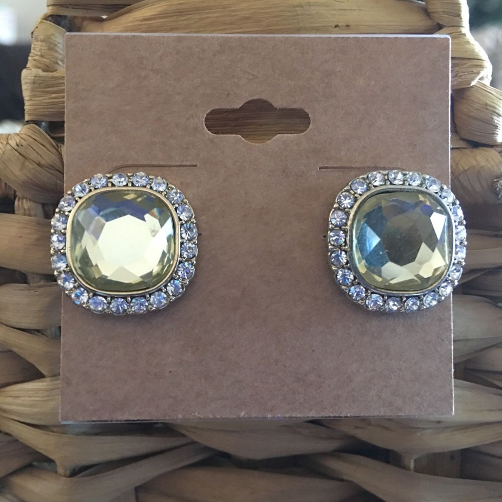 Vintage Vintage gold tone faceted glass pierced earrings Size ONE SIZE - 1 Thumbnail