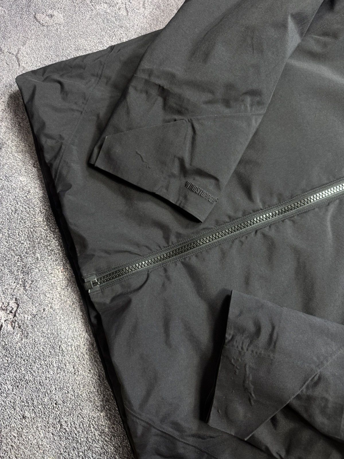 Arc'teryx Arc'teryx Windstopper Insulated Jacket — Black Size US S / EU 44-46 / 1 - 3 Thumbnail