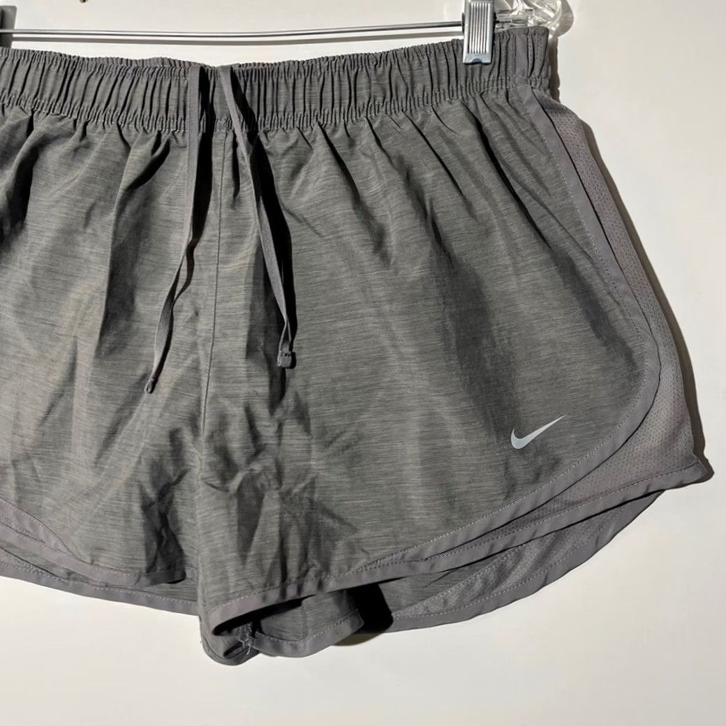 Nike Nike Dri-FIT Womens Running Shorts XL Gray Elastic Waist Drawstring Athletic M65 Size 40" / US 18 - 2 Thumbnail