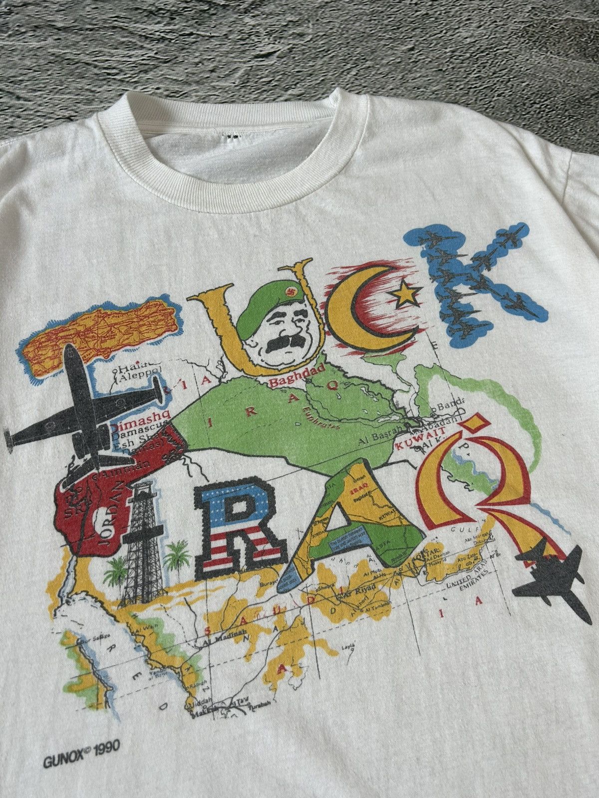 Vintage Vintage 90s T-shirt Fuck Iraq Saddam Hussain white Gunox Size US L / EU 52-54 / 3 - 4 Thumbnail