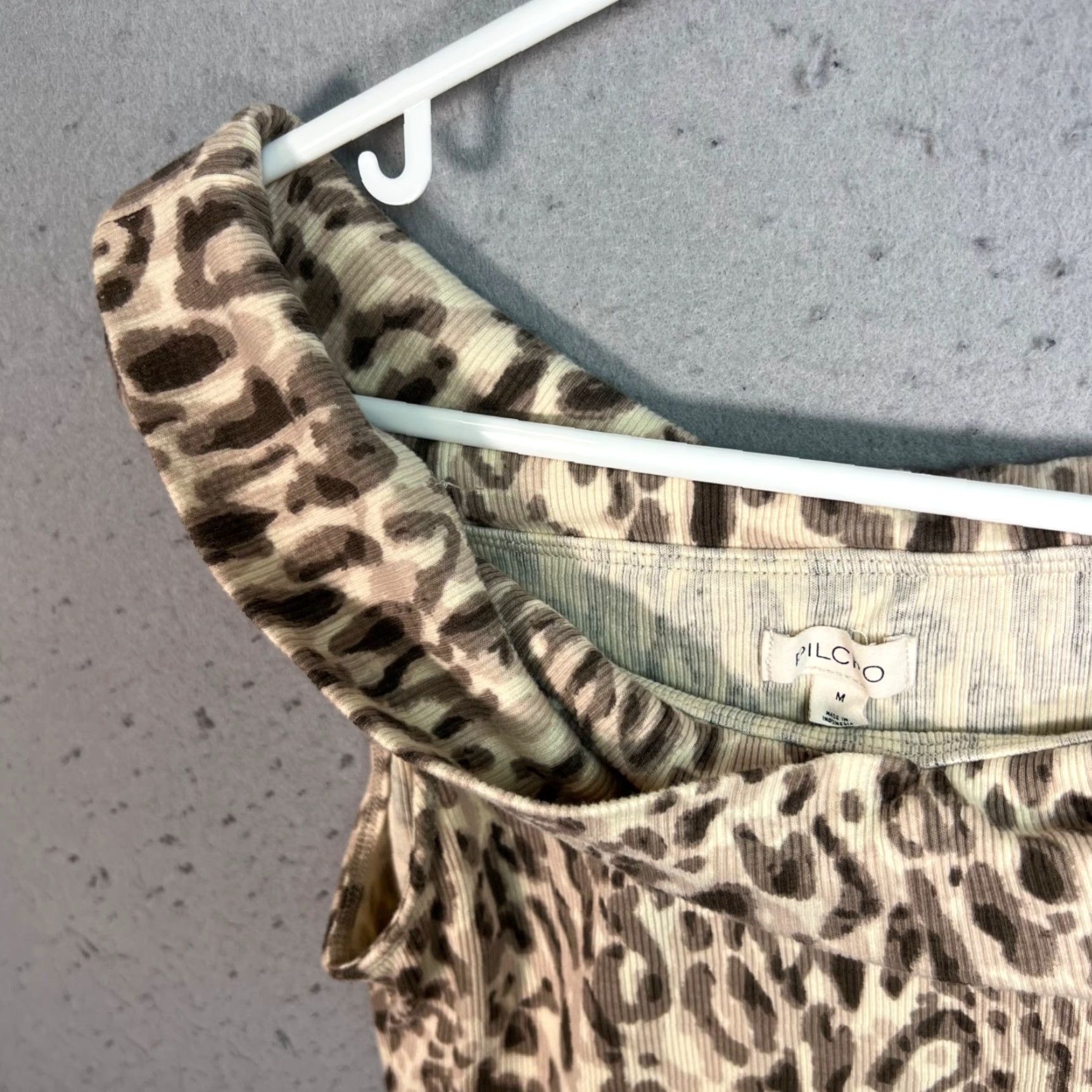 Vintage Pilcro Womens Leopard Print Cowl Neck Sleeveless Top Size Medium Cotton Blend Shirt Womens M Brown Leopard 90s? Size M / US 6-8 / IT 42-44 - 7 Thumbnail