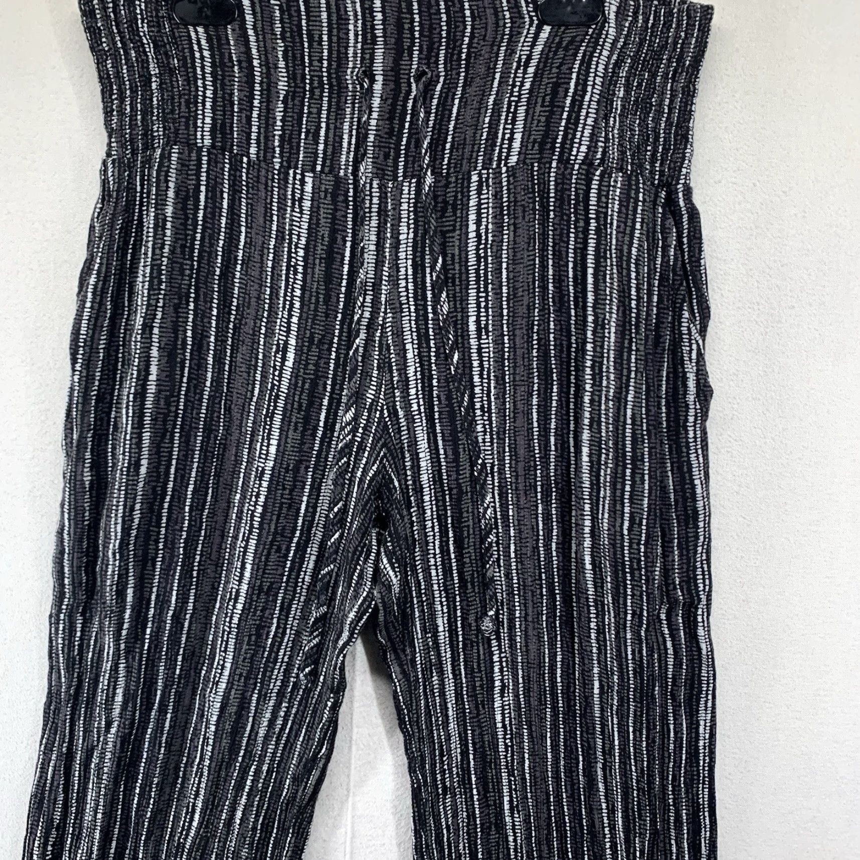 Vintage VINTAGE Women's Palazzo Pants Small Wide Leg High Waist Rayon Black Bohemian Festival Casual Womens Size 28" / US 6 / IT 42 - 7 Thumbnail