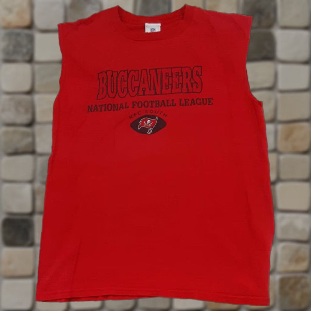 NFL VINTAGE NFL Tampa Bay Buccaneers Sleeveless Tank Top L Red Men Athletic Sports Football Sleeveless Tank Top L Mens Size US L / EU 52-54 / 3 - 1 Thumbnail