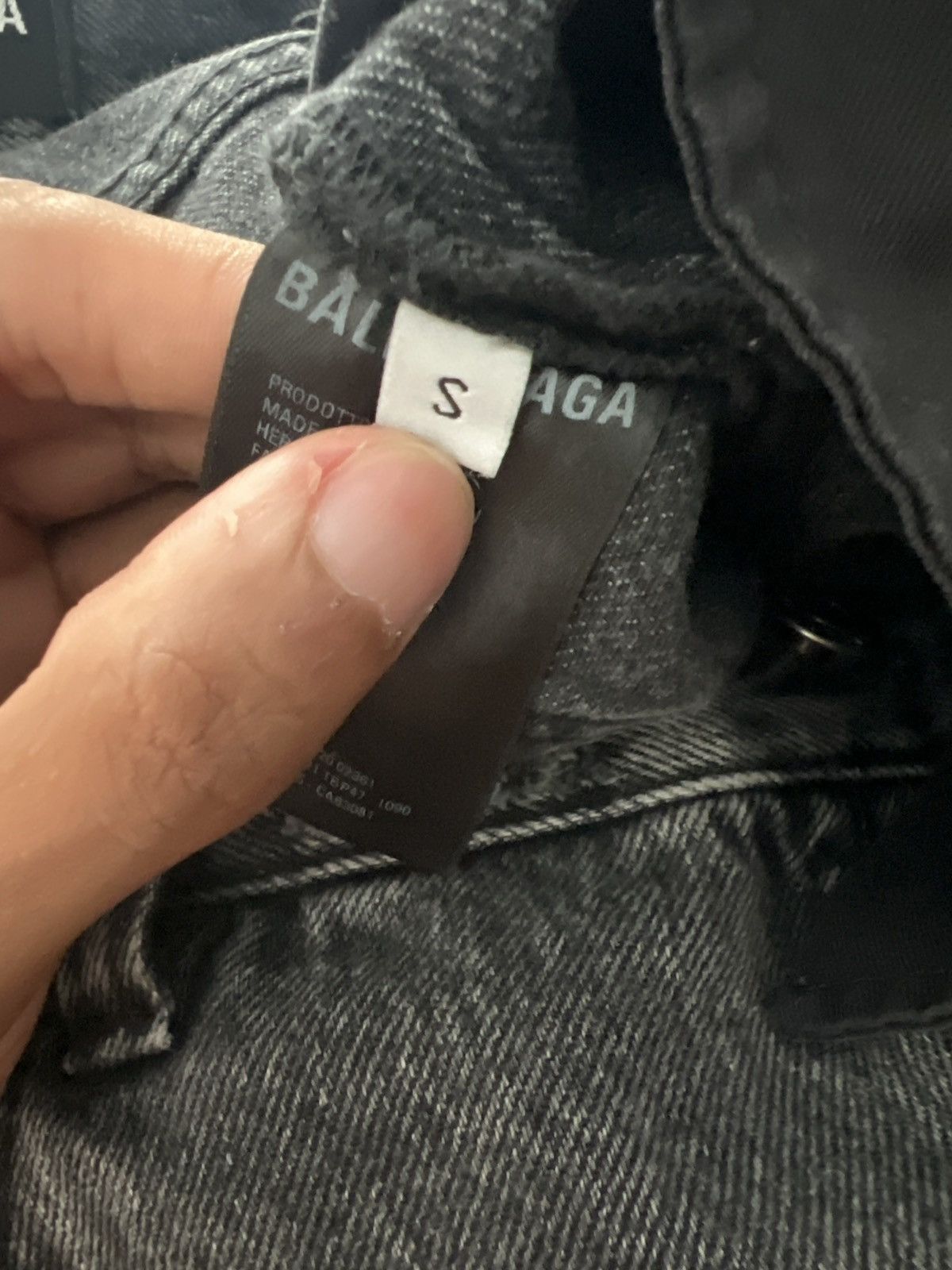 Balenciaga Balenciaga grey wide shorts with worn effect SIZE S Size US 31 - 8 Thumbnail