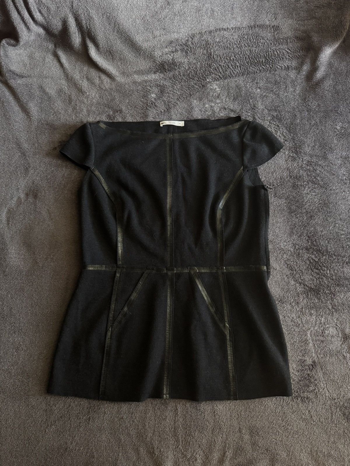 Prada Prada luxury wool blouses avant-garde Size M / US 6-8 / IT 42-44 - 1 Thumbnail