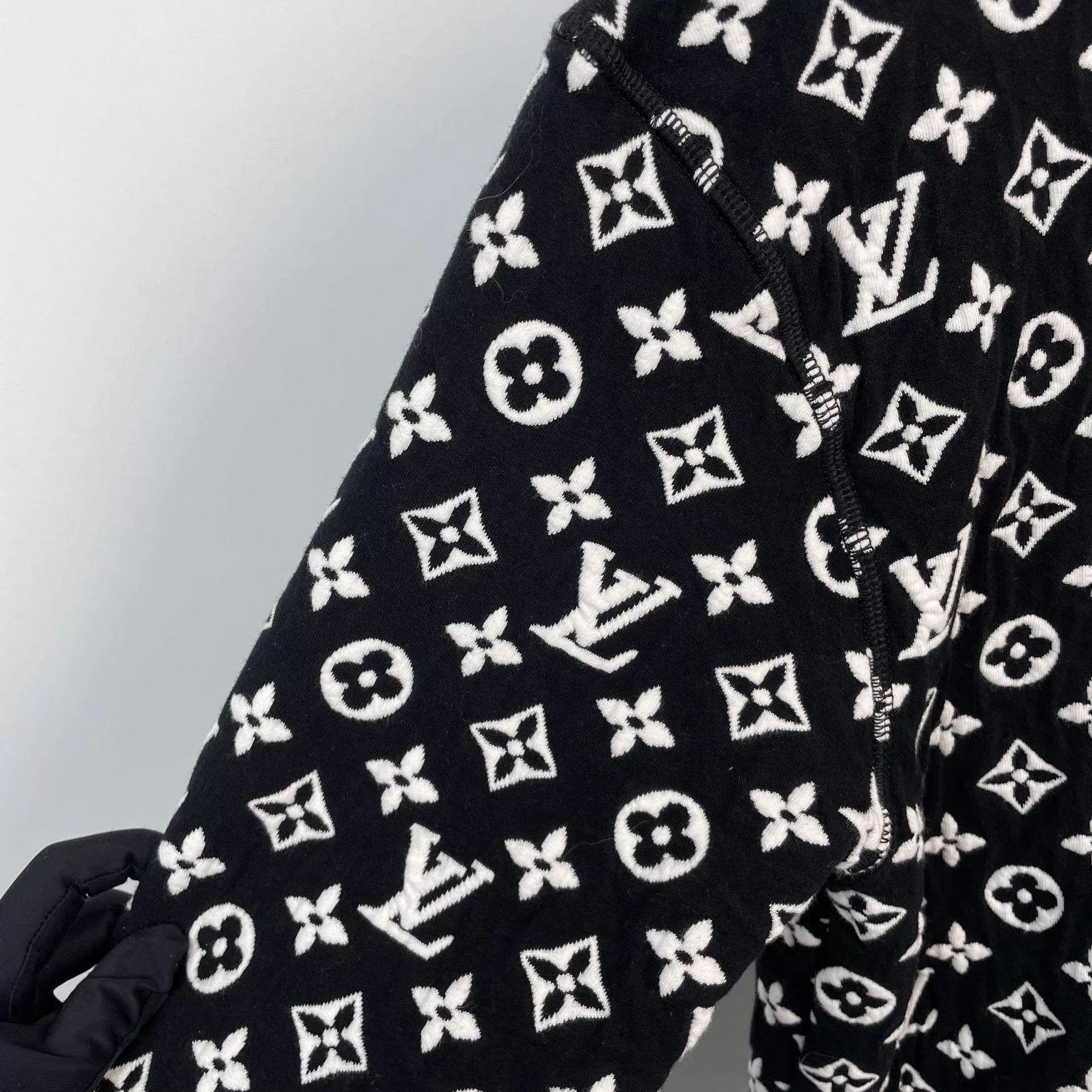 Louis Vuitton LV black white colorblock allover logo sweatshirt XS Size US XS / EU 42 / 0 - 9 Thumbnail