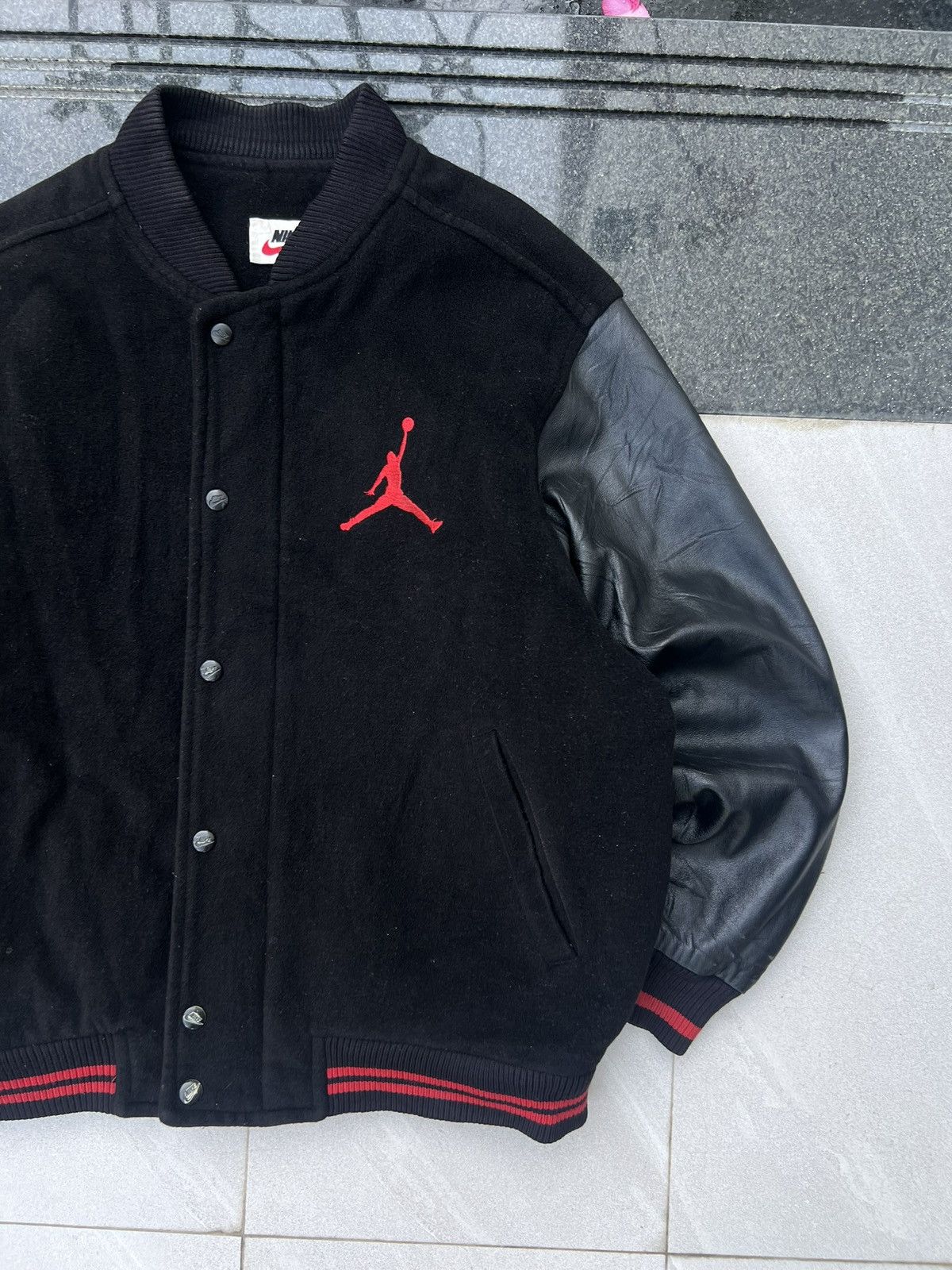 Jordan Brand × Nike × Vintage 90s Nike Jordan Vintage Y2K Embroidered Logo Leather Jacket Size US L / EU 52-54 / 3 - 4 Thumbnail