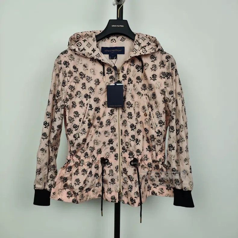 Louis Vuitton Louis Vuitton Nylon printed hooded jacket Size XS / US 0-2 / IT 36-38 - 1 Thumbnail