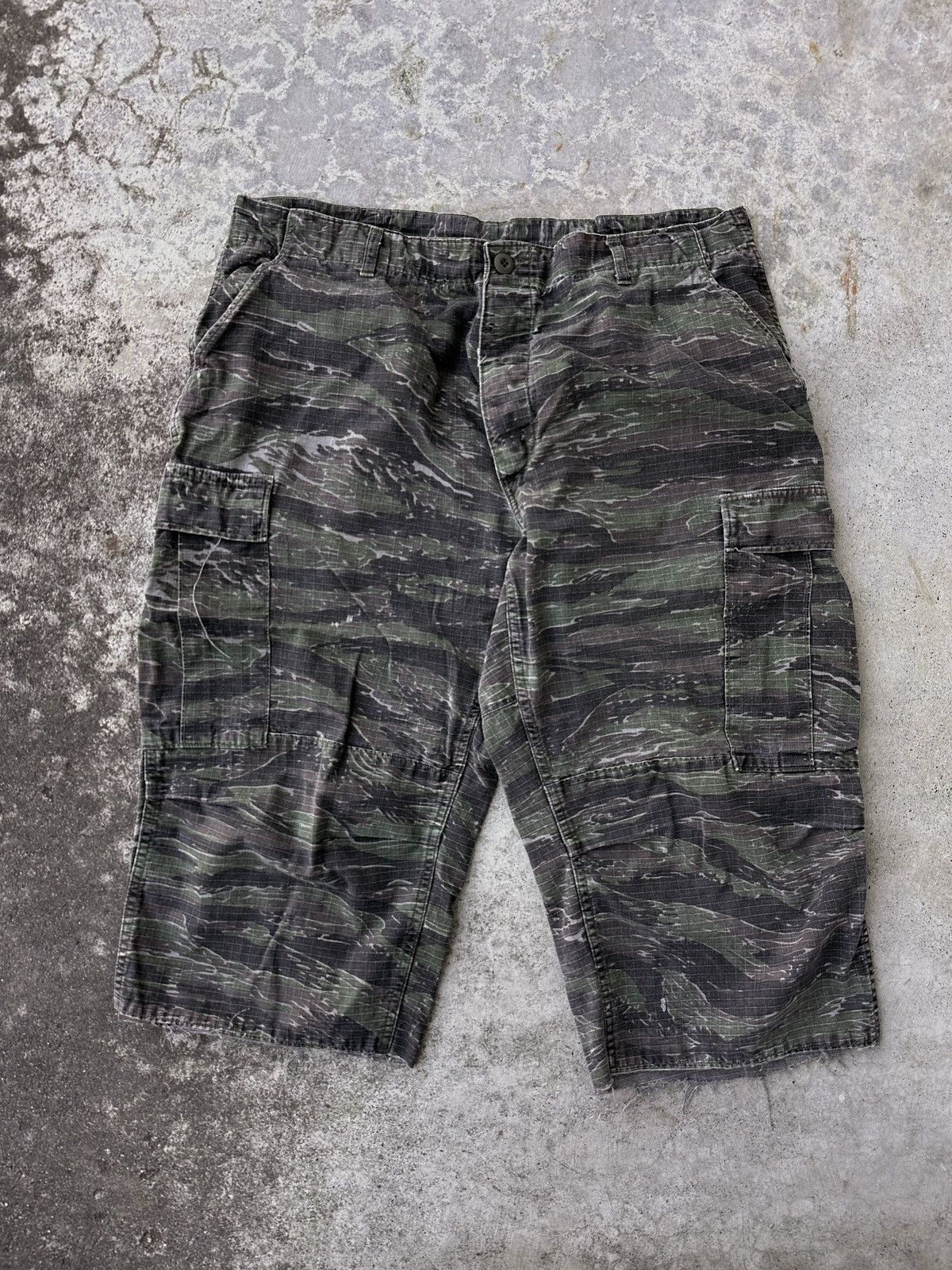 Vintage Tiger camo military y2k ripstop cargo combat capris jort Size US 38 / EU 54 - 1 Thumbnail