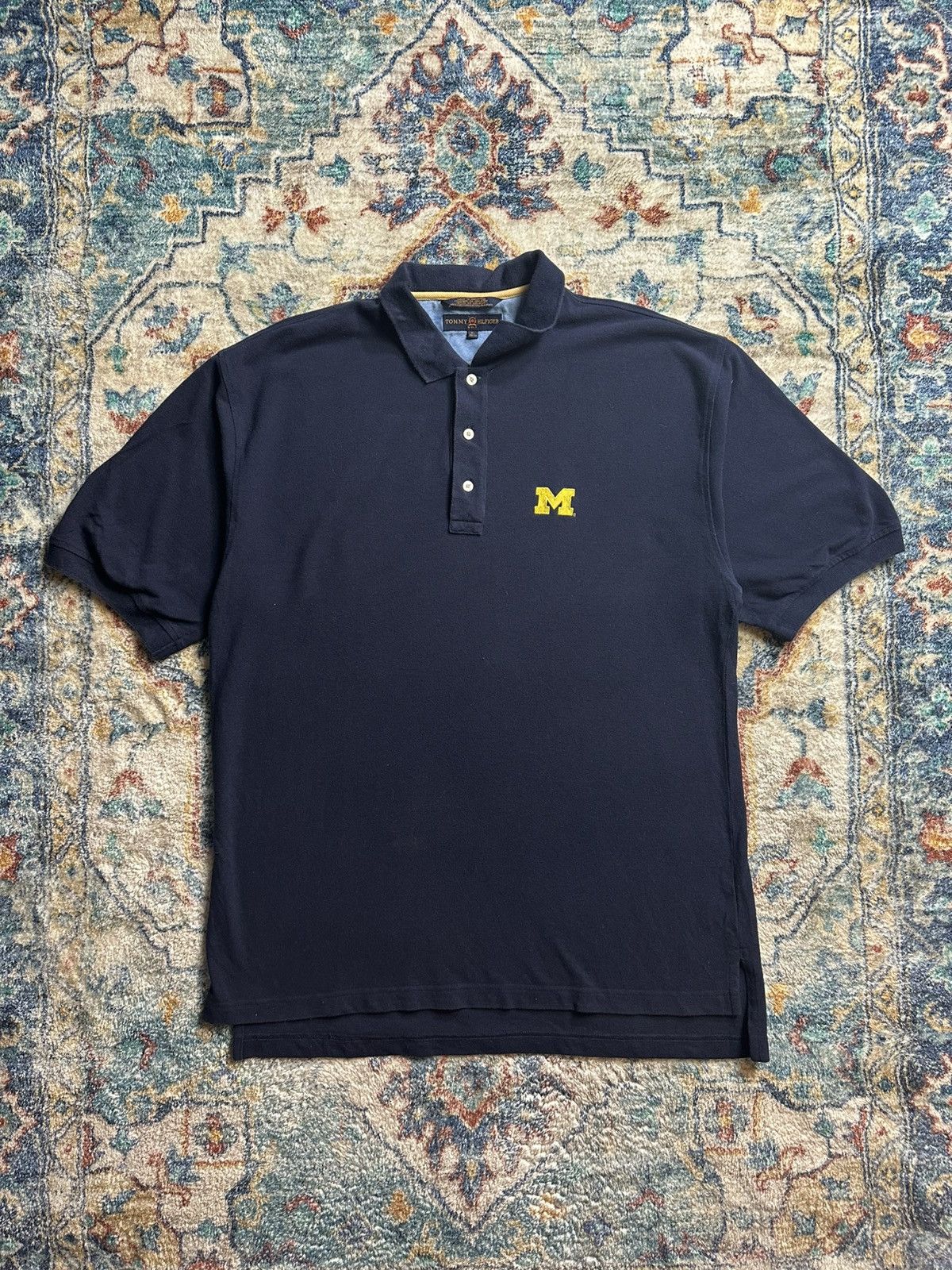 Tommy Hilfiger Tommy Hilfiger Michigan Wolverines Polo Shirt Size XL Size US XL / EU 56 / 4 - 1 Thumbnail