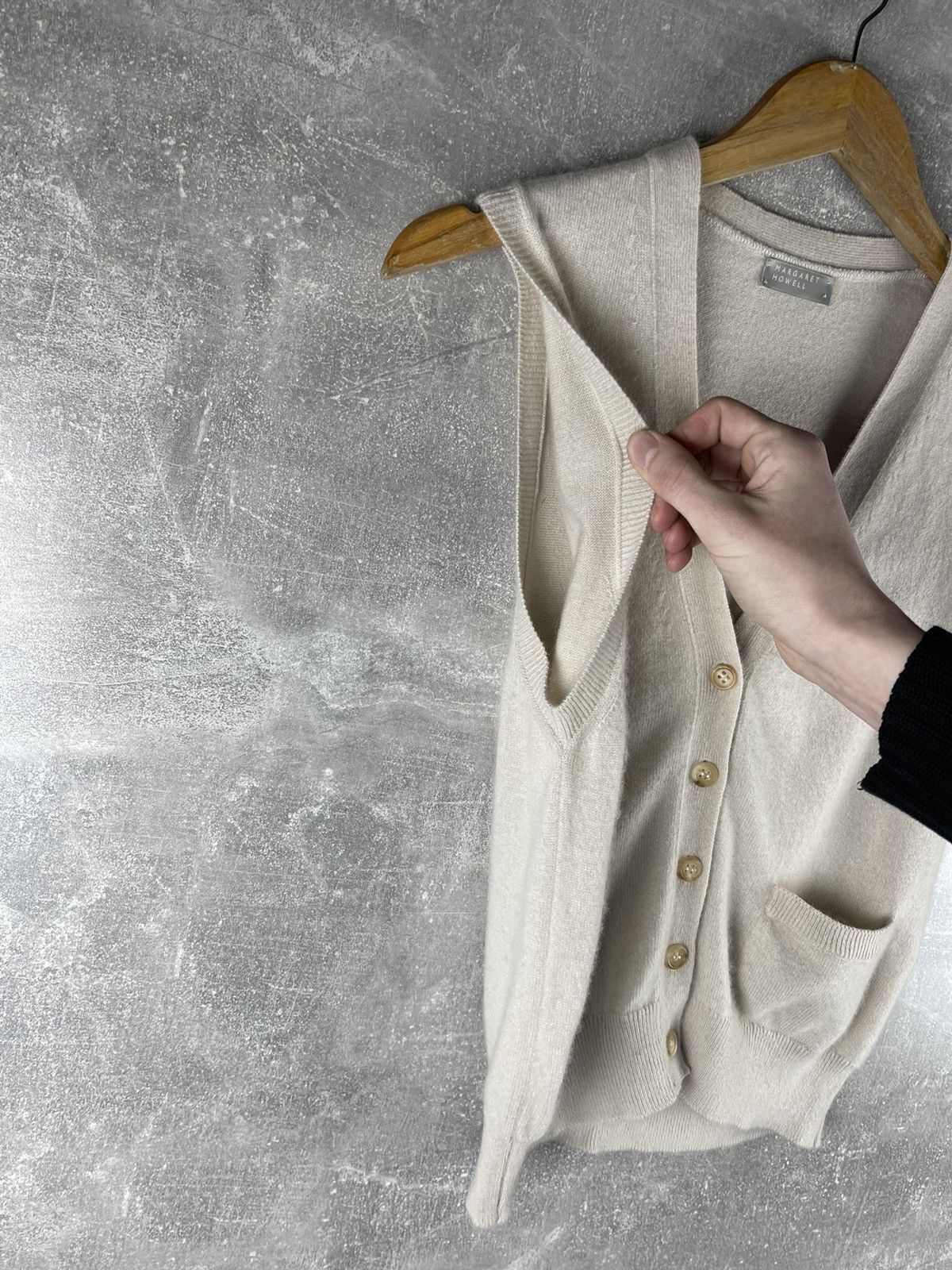 Margaret Howell Margaret Howell Cashmere Knit Vest with Button Front Beige Size S / US 4 / IT 40 - 5 Thumbnail