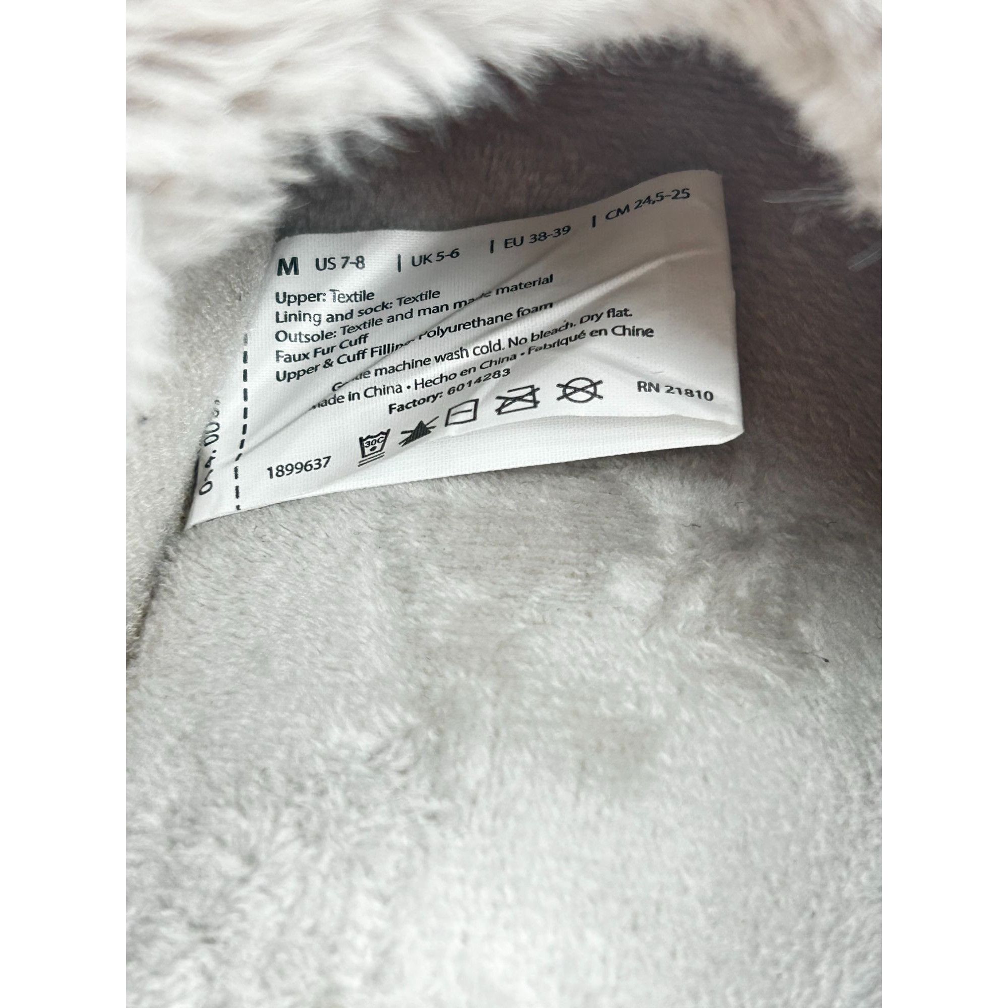 Other Dearfoams Memory Foam Slippers Womens 7-8 Oatmeal Faux Fur C Size US 7 / IT 37 - 7 Thumbnail