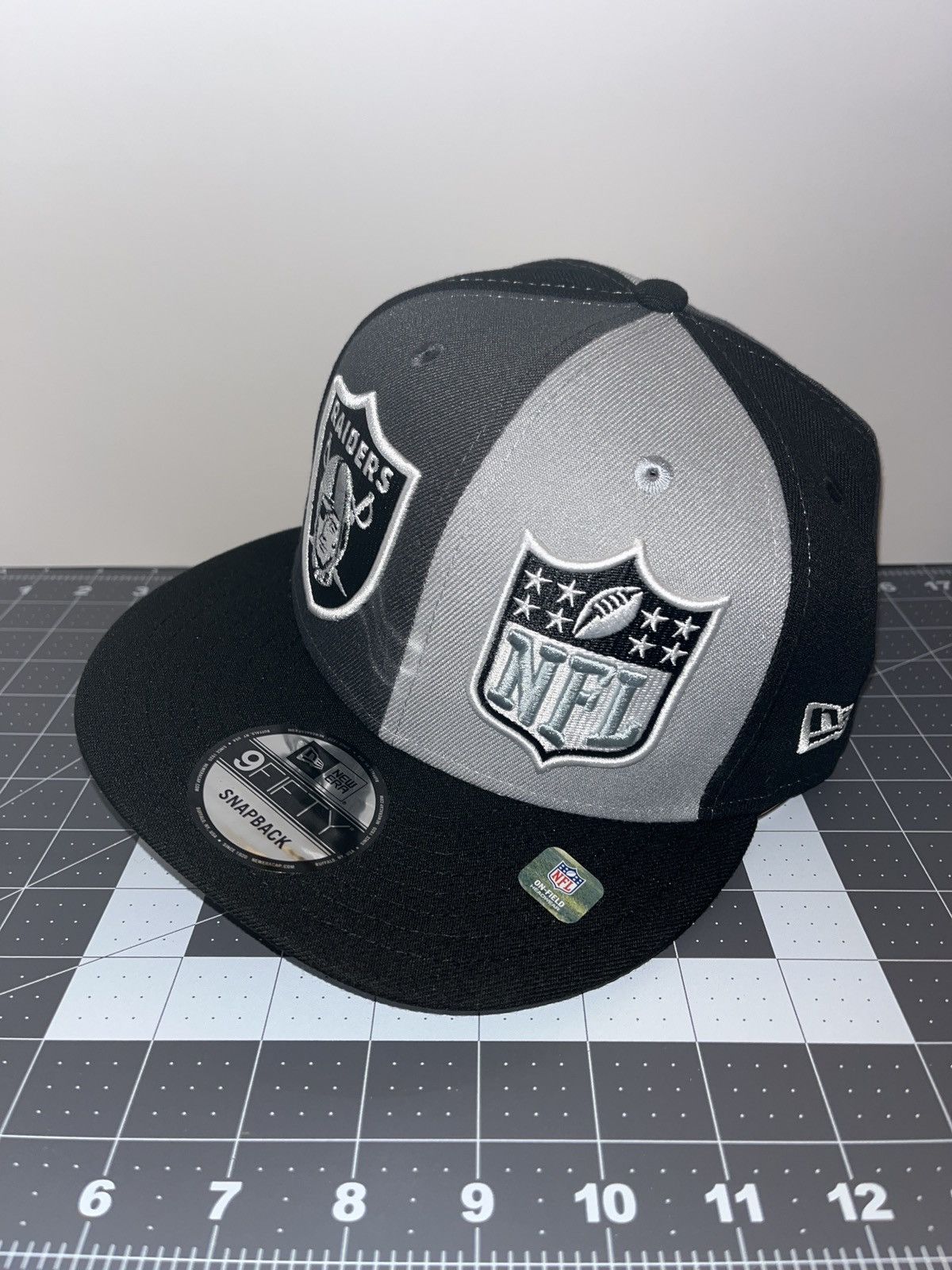 New Era Raiders Sideline Black/Silver/Gray 9Fifty OSFM Snapback Size ONE SIZE - 3 Thumbnail