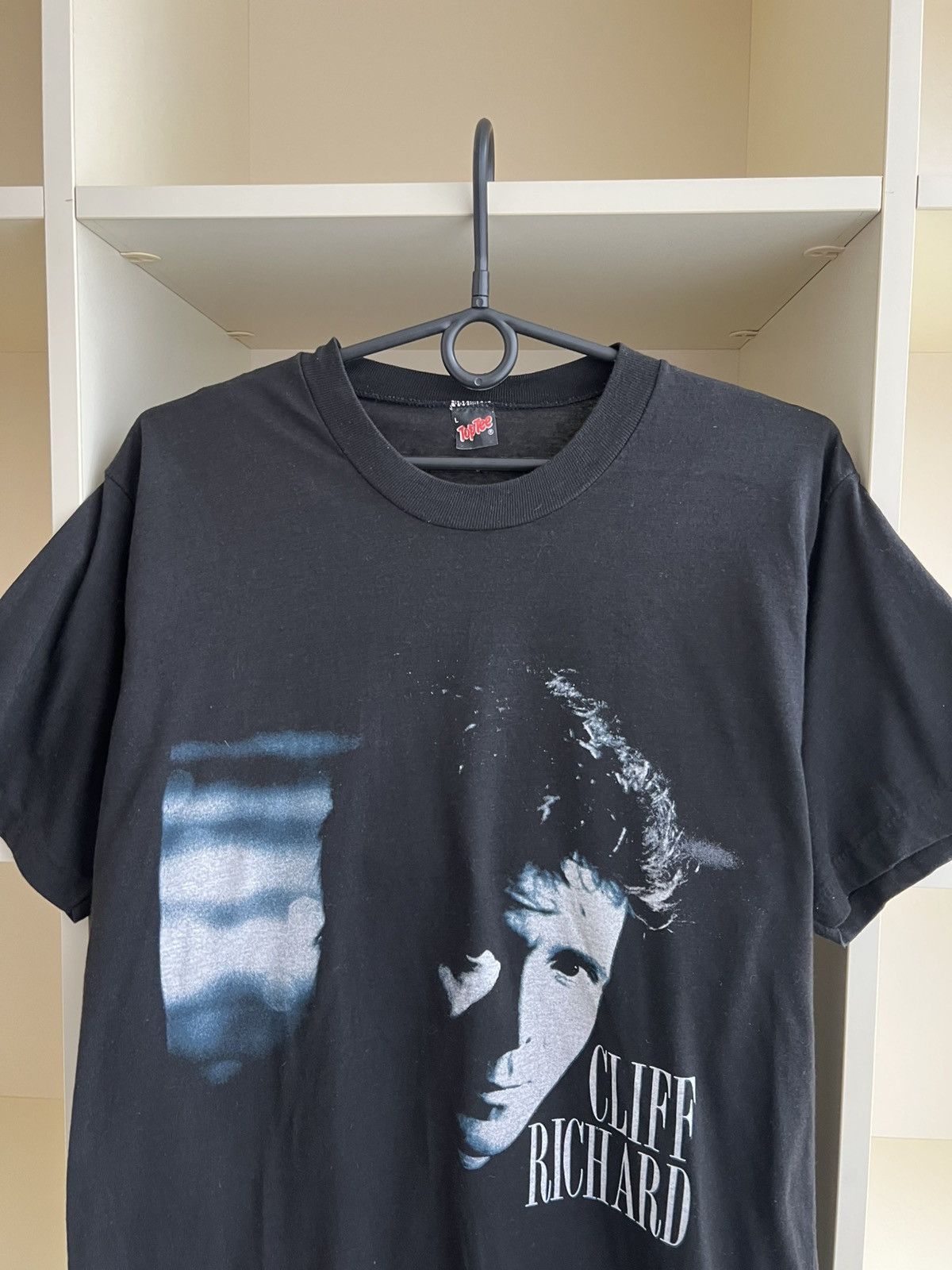 Vintage Vintage Cliff Richard Rock N Roll Tee T-Shirt RETRO TOUR Size US L / EU 52-54 / 3 - 6 Thumbnail