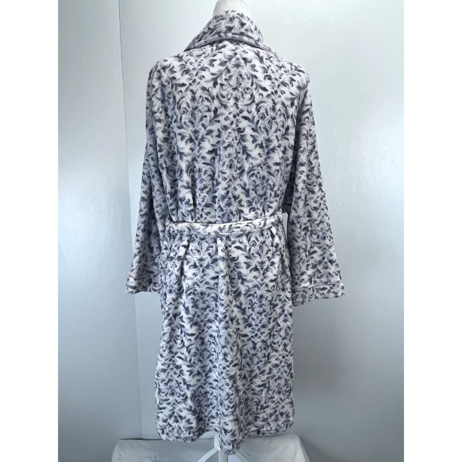Laura Ashley Laura Ashley Robe Women Adult XL Grey/White Floral Fleece Belted Cozy Womens Size ONE SIZE - 3 Thumbnail