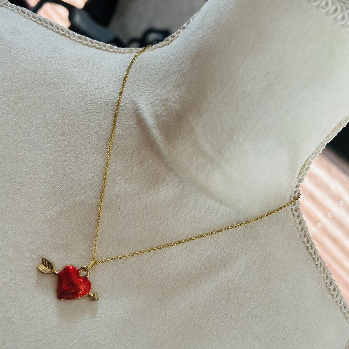 Vintage Vintage heart with arrow pendant on chain necklace Size ONE SIZE - 1 Thumbnail