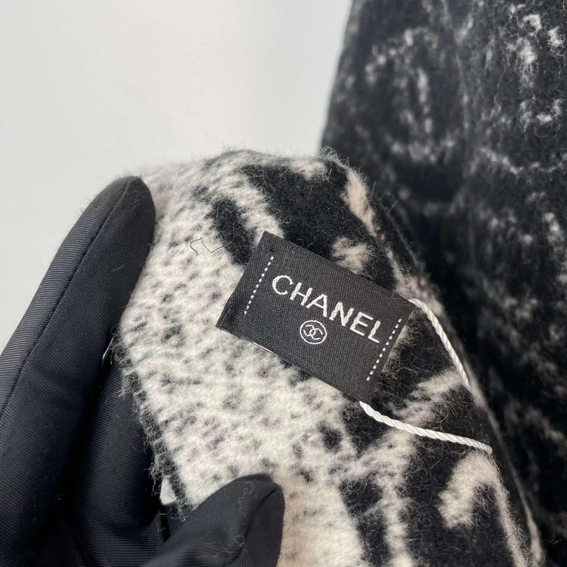 Chanel Chanel 200/70 cashmere scarf black white full print logo Size ONE SIZE - 6 Thumbnail
