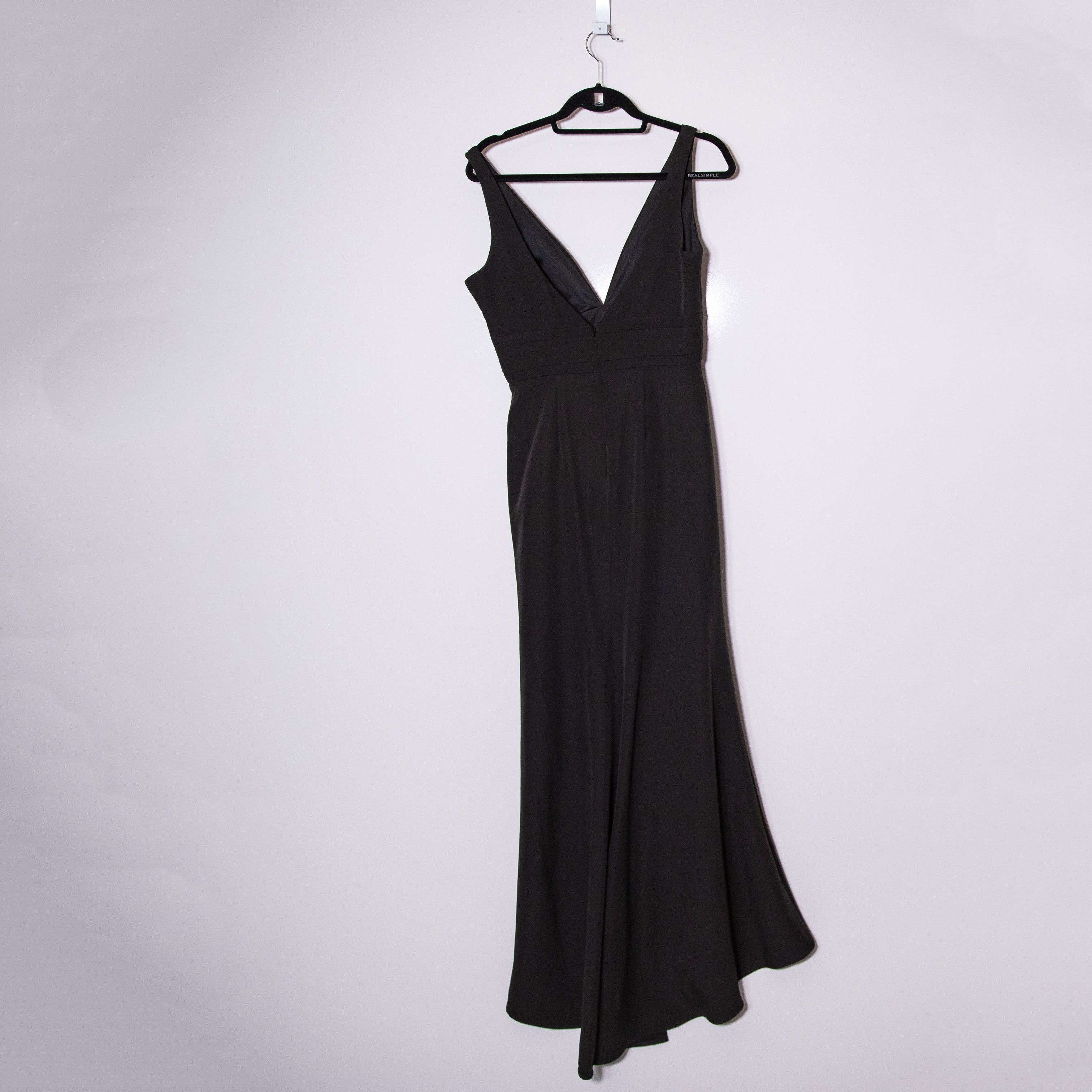 Mac Duggal Mac Duggal Black Classic Sleeveless V Neck Size M / US 6-8 / IT 42-44 - 4 Thumbnail