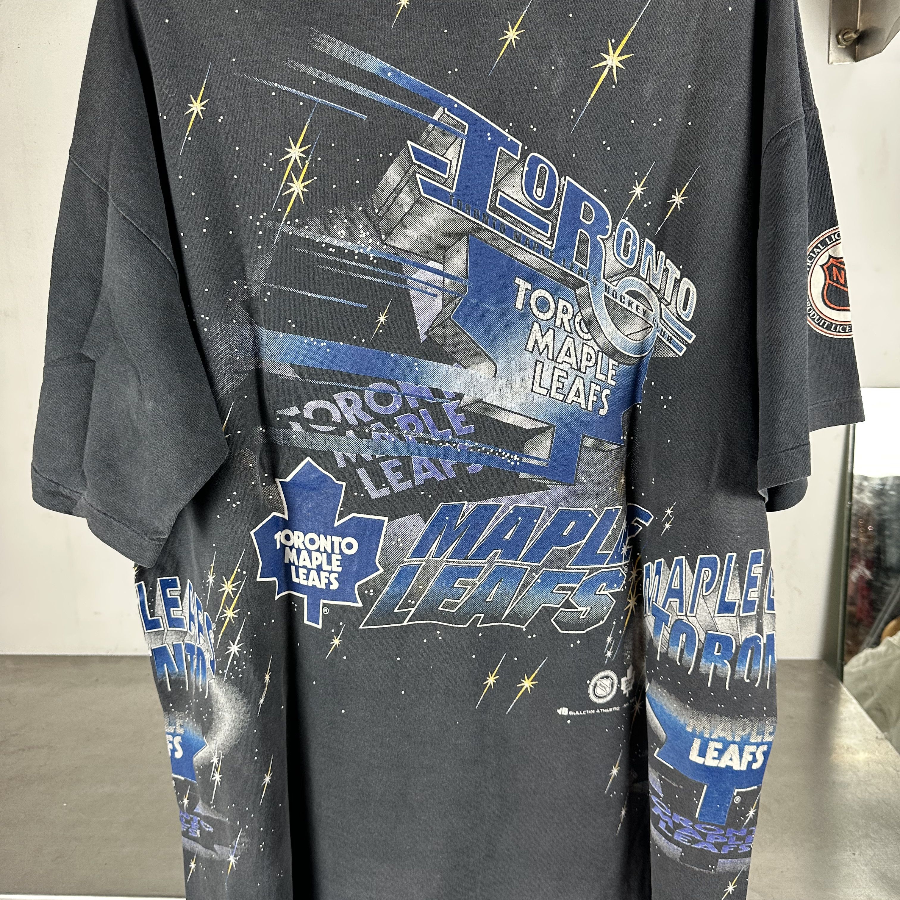 Vintage 1994 Toronto Maple Leafs NHL Bulletin Athletic AOP T-Shirt Size US XL / EU 56 / 4 - 4 Thumbnail