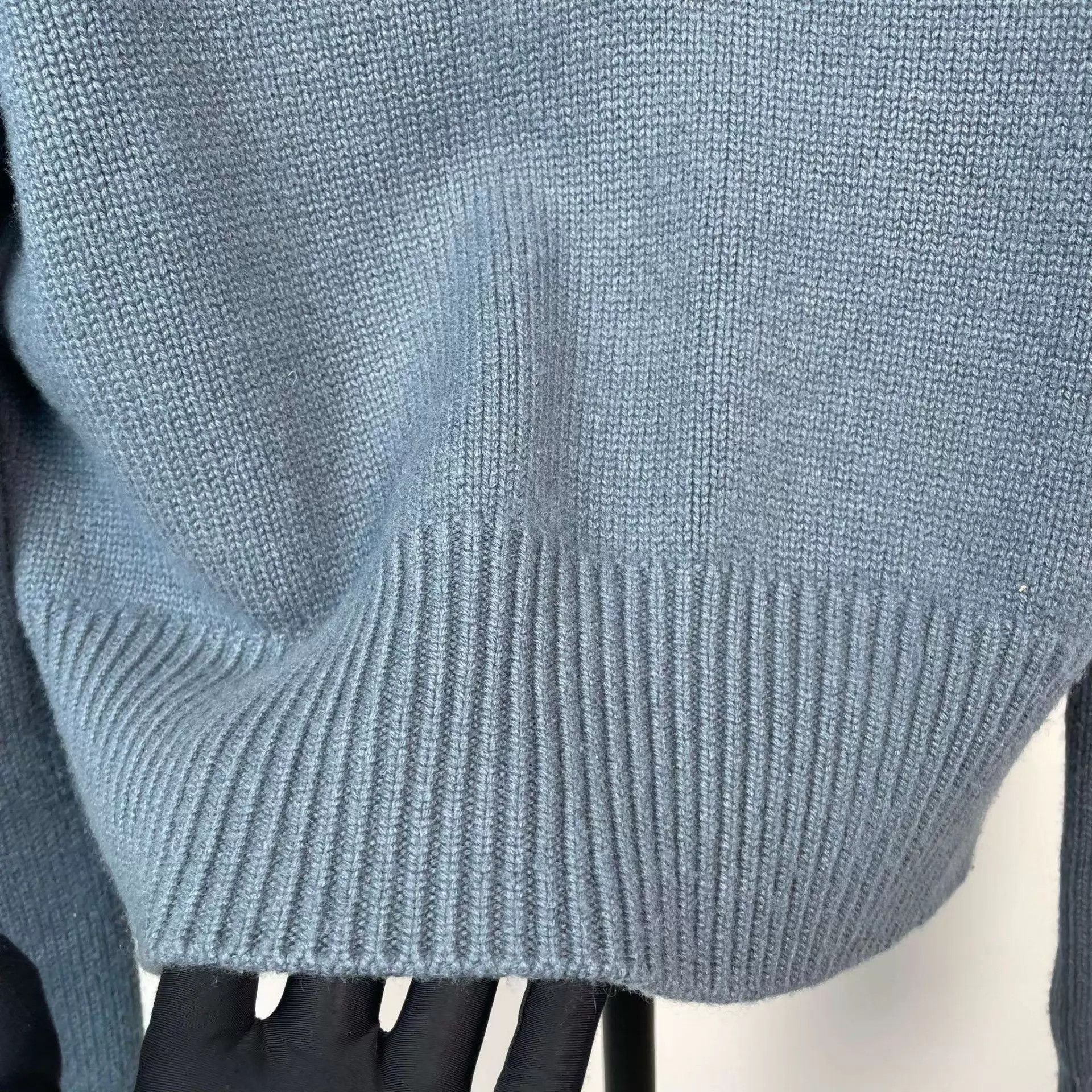 Celine Celine cashmere knit V-neck sweater XS blue 95 New Size XS / US 0-2 / IT 36-38 - 8 Thumbnail