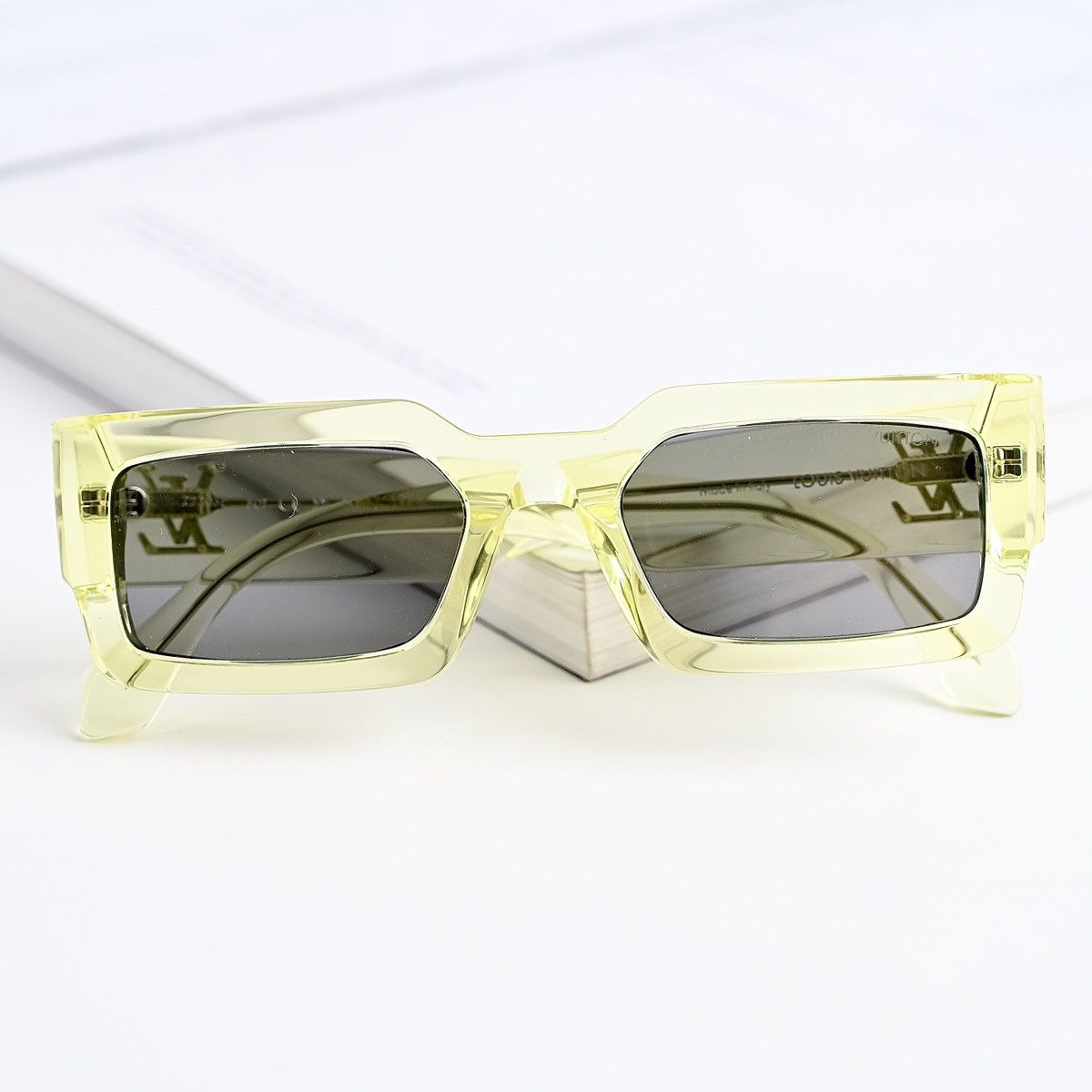 Louis Vuitton LOUIS VUITTON CRYSTAL YELLOW SUNGLASSES Size ONE SIZE - 11 Thumbnail