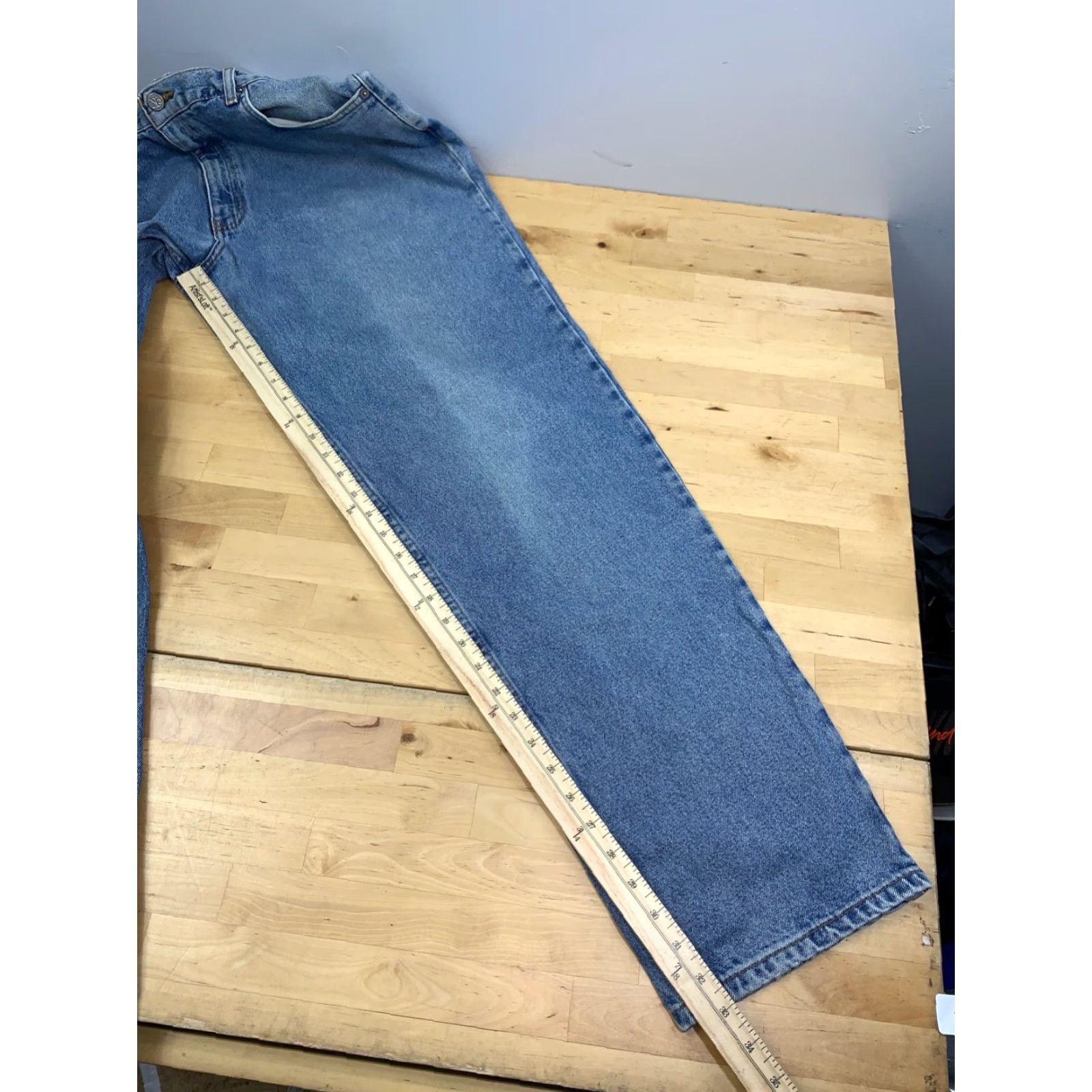 Calvin Klein VINTAGE Calvin Klein Jeans Denim 38x34 Blue Loose Light Wash Mens 90s Retro Straight 5-Pocket Design Medium Regular Split? Size US 38 / EU 54 - 7 Thumbnail