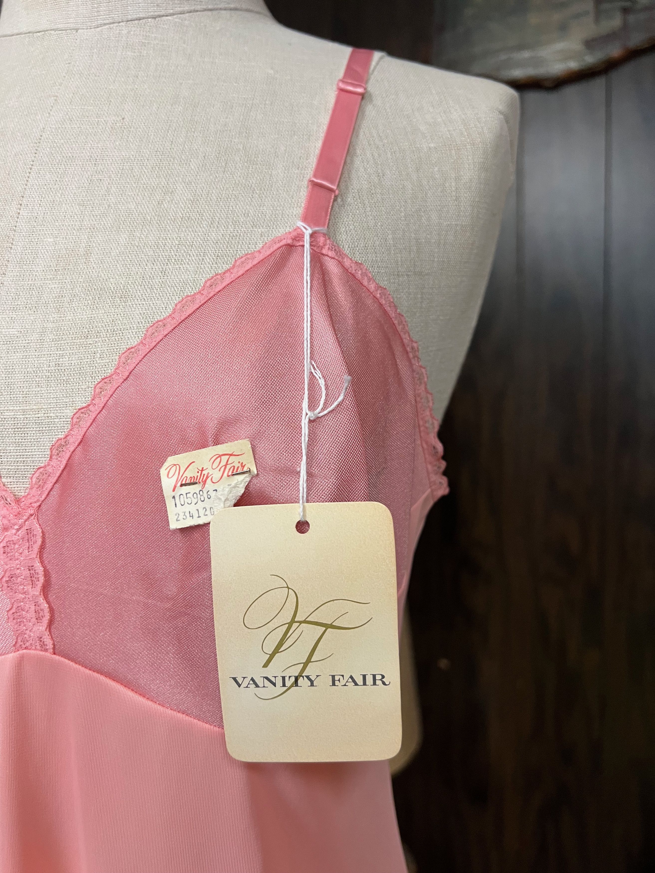 Vintage NWT Vintage 70s Vanity Fair Nylon Slip Pink Size 34 Small Size S / US 4 / IT 40 - 2 Thumbnail