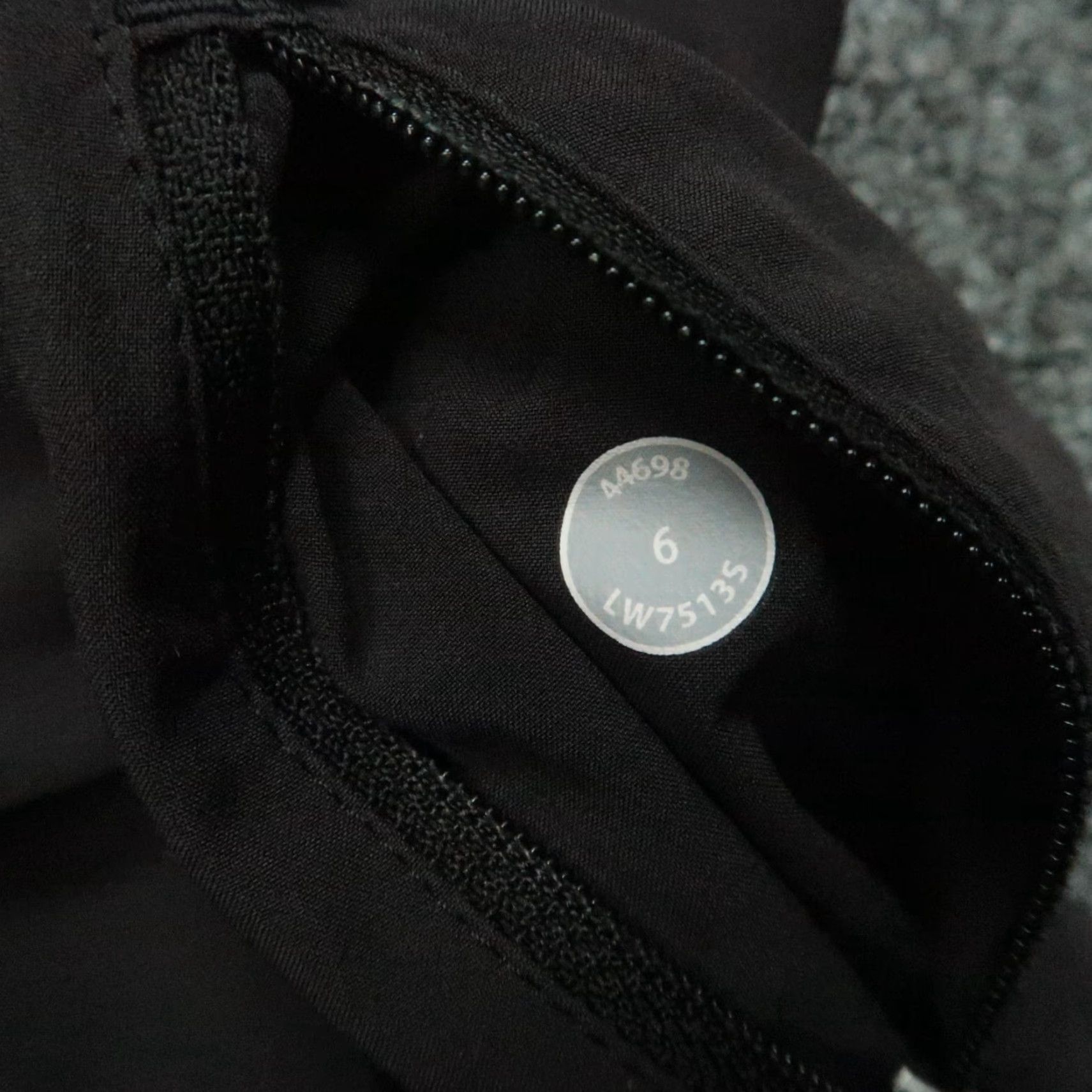 Lululemon Lululemon Shorts Women 6 Black Gray Run Track Attack Zip Pocket Training Size 28" / US 6 / IT 42 - 3 Thumbnail