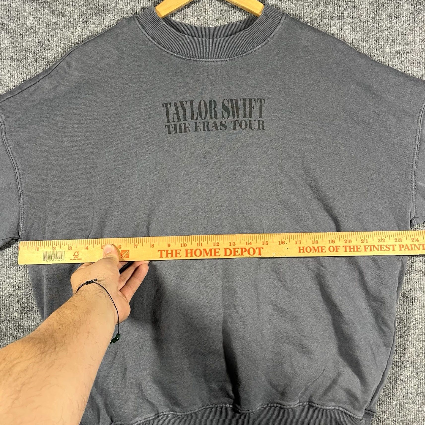 Vintage Taylor Swift Sweatshirt Women’s Small Crewneck Pullover Gray Eras Tour Official Crewneck Sweatshirt Graphic Print All Seasons Size S / US 4 / IT 40 - 6 Thumbnail