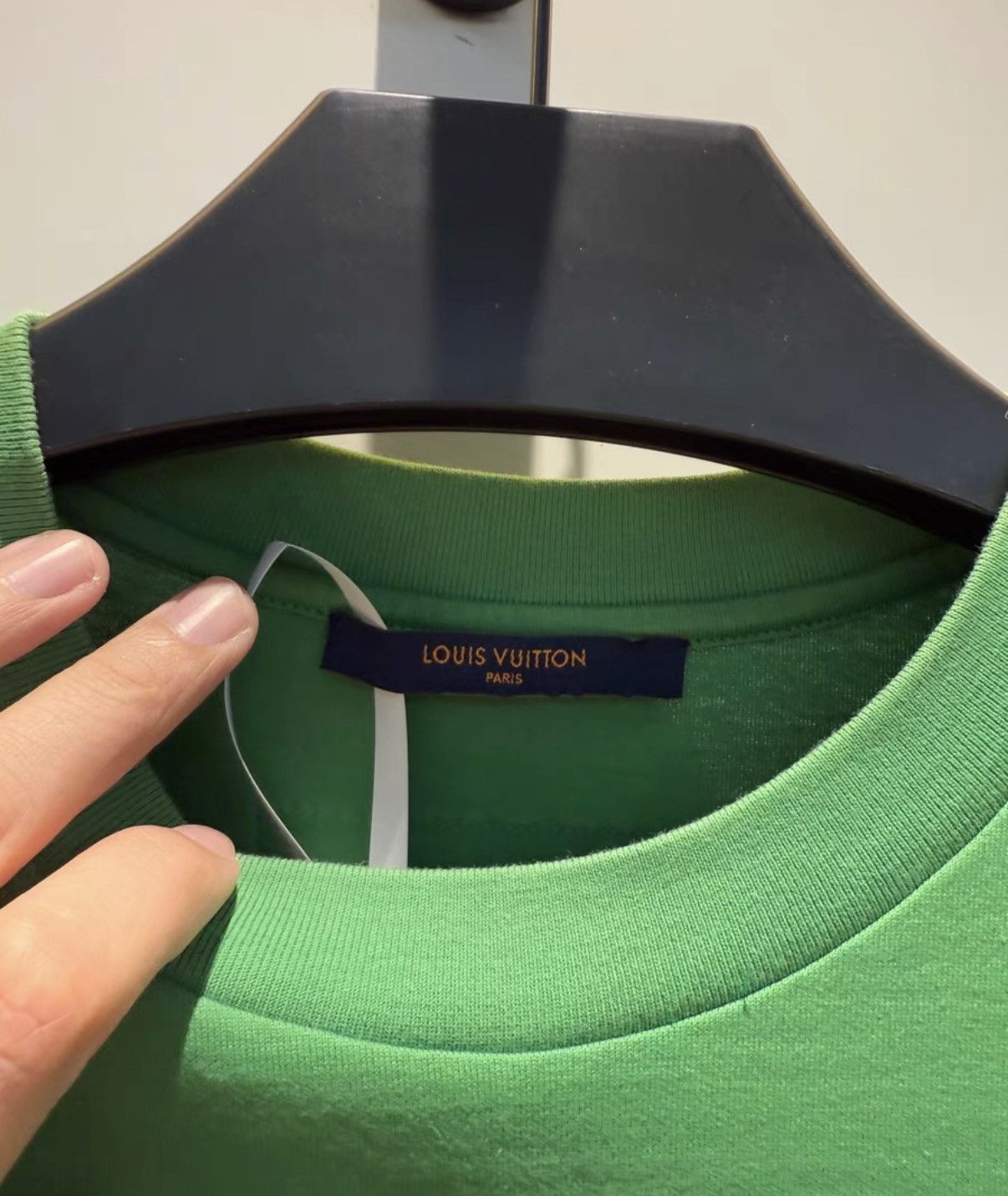 Louis Vuitton LV (Louis Vuitton) Chest Embossed Logo Short Sleeve T-Shirt Size US M / EU 48-50 / 2 - 3 Thumbnail