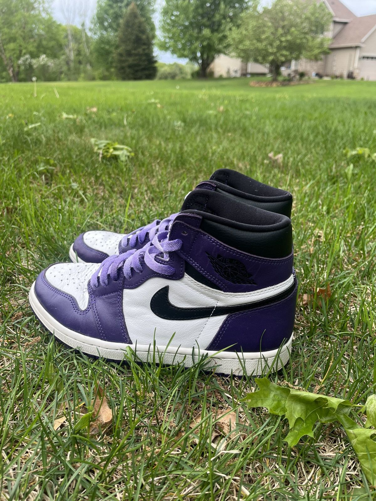 Nike Nike Air Jordan 1 Retro High Court Purple Size US 7 / EU 40 - 1 Thumbnail