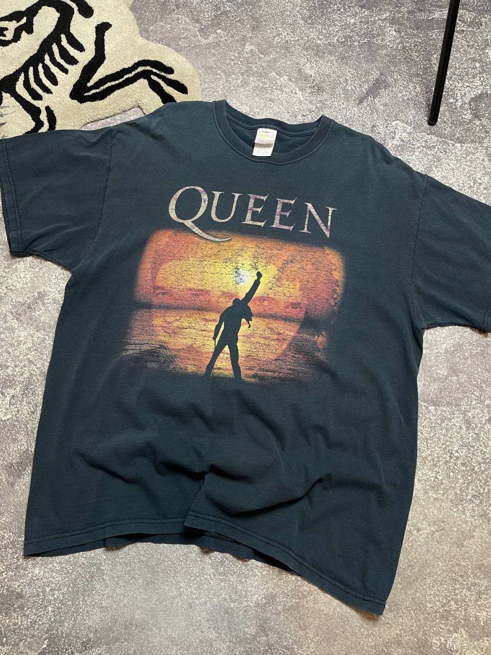 Band Tees Mens Vintage QUEEN T Shirt Rock Band Tee Merch Size US XL / EU 56 / 4 - 3 Thumbnail