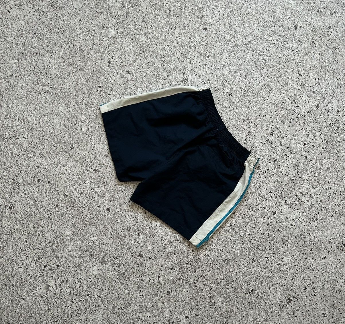 Nike × Vintage Vintage 90s Nike Retro Shorts Y2K Hype Size L Size US 34 / EU 50 - 2 Thumbnail