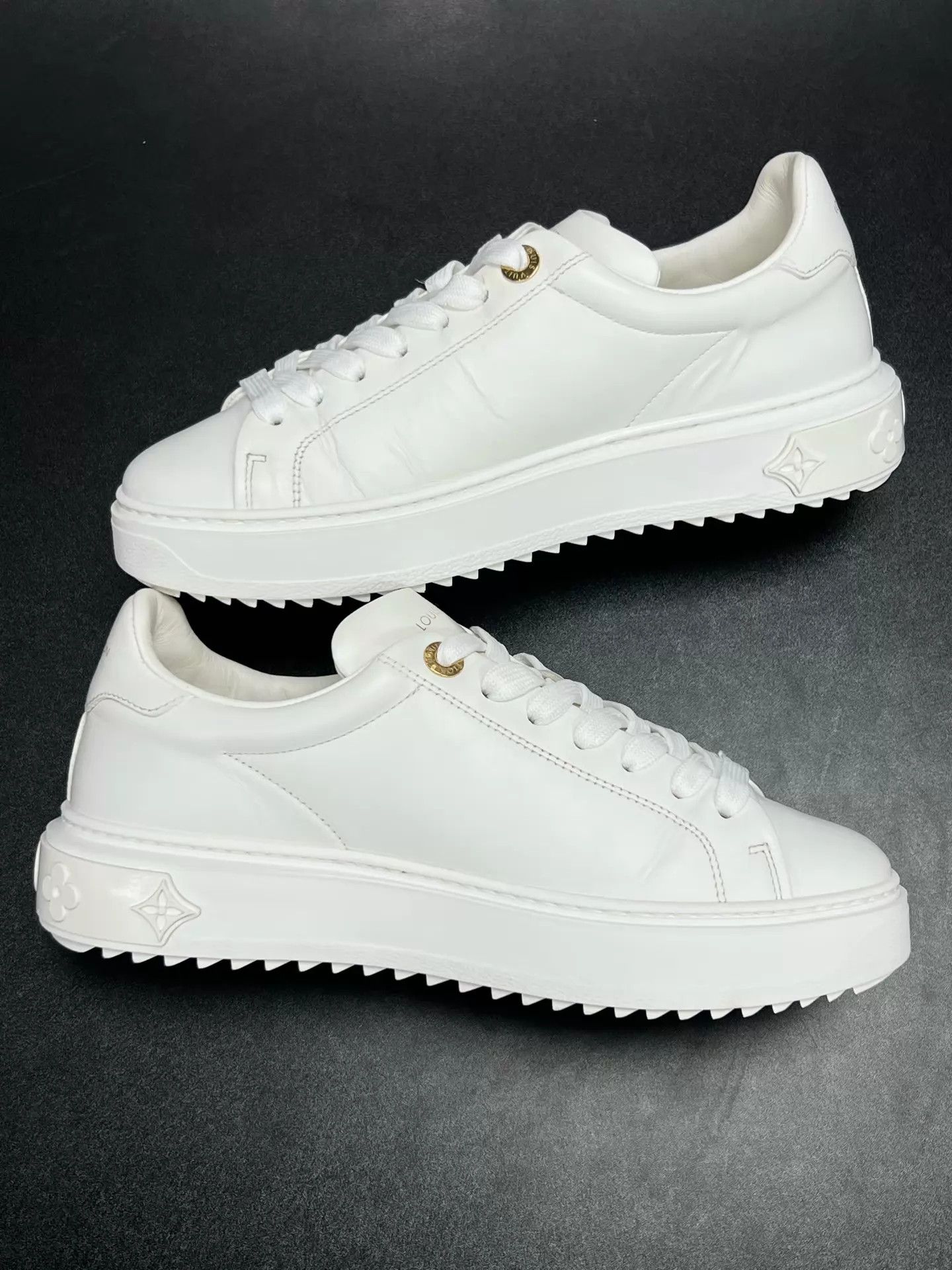 Louis Vuitton LV TIME OUT Logo White 37 Sneaker Size US 6.5 / IT 36.5 - 6 Thumbnail