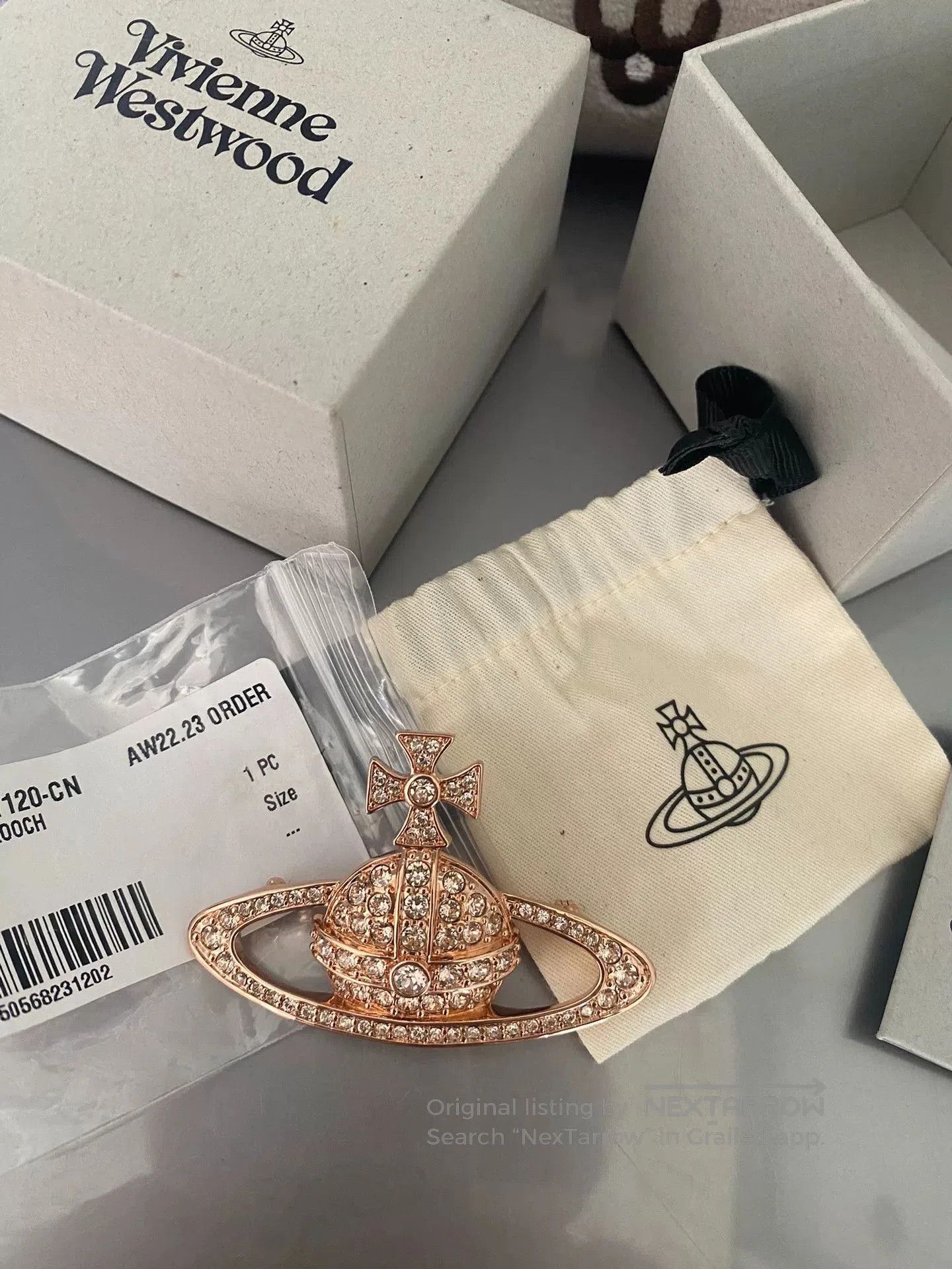 Vivienne Westwood Vivienne Westwood Rose Gold Saturn Brooch. Size ONE SIZE - 1 Thumbnail