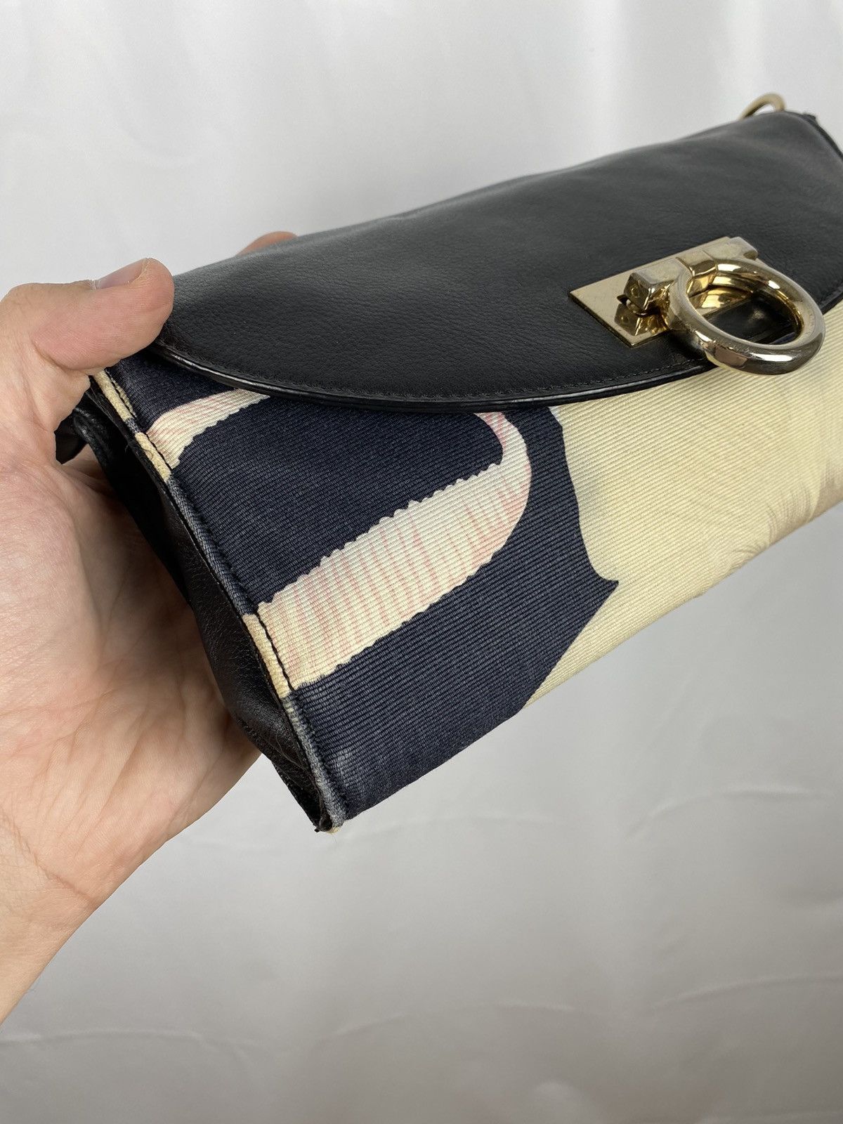 Salvatore Ferragamo Salvatore Ferragamo Gancini Shoulder Bag Canvas & Leather Size ONE SIZE - 7 Thumbnail
