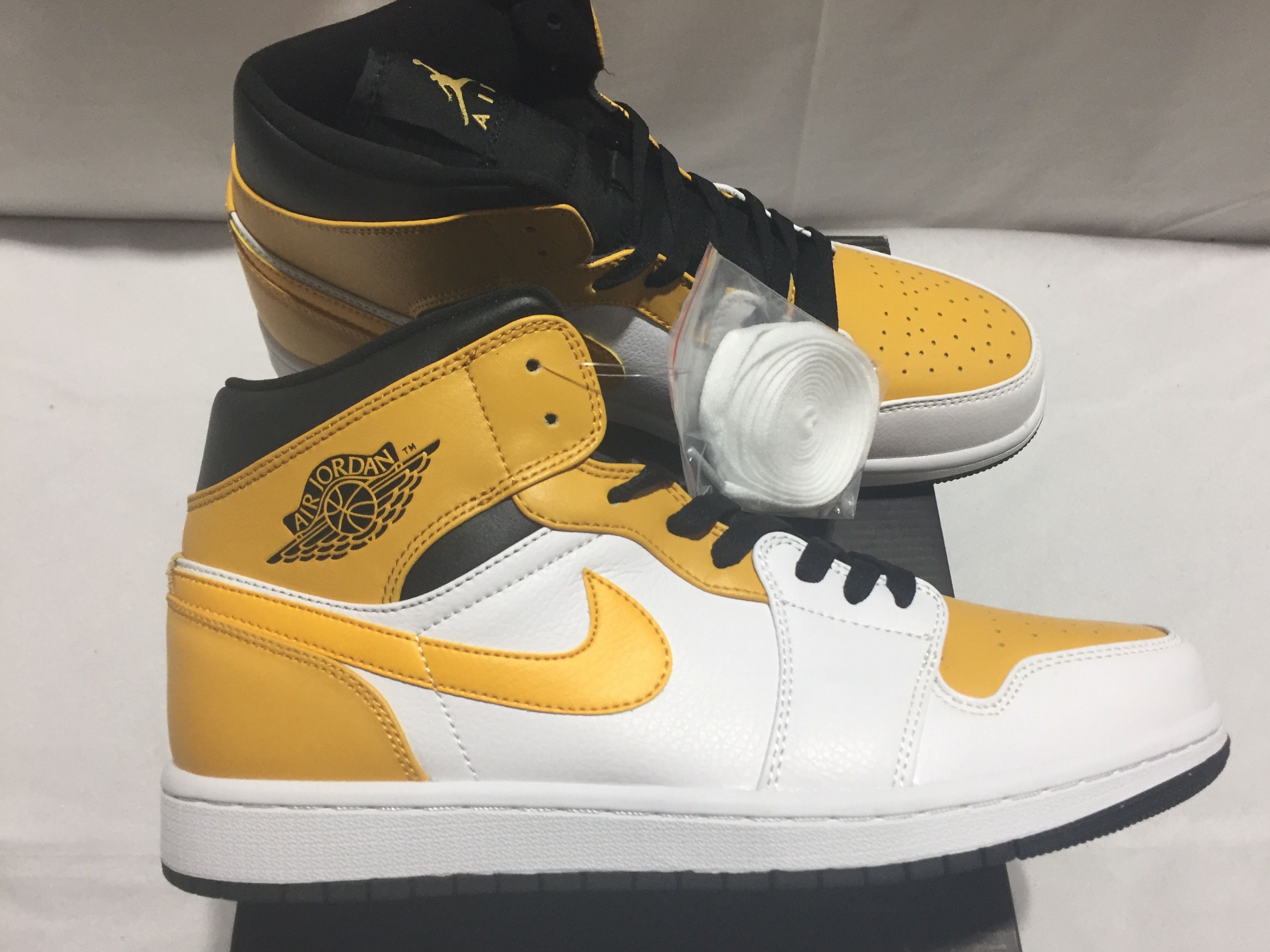 Jordan Brand Nike Air Jordan 1 Mid “Aquatone/Celestial Gold 