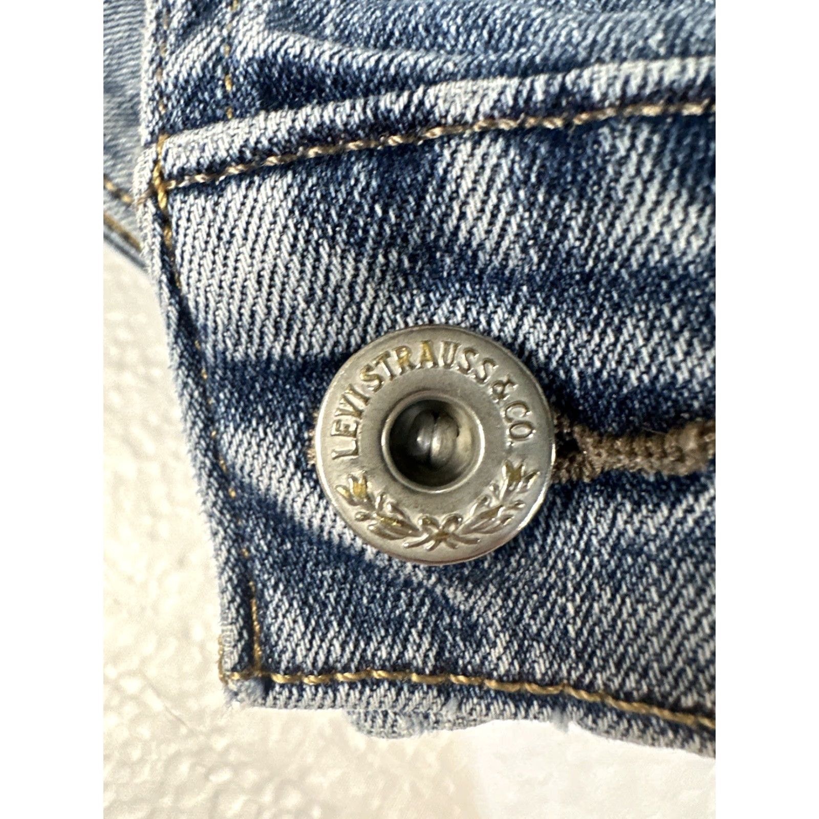 Levi's Levi’s Trucker Jacket Womens XL Blue Denim Button Front Classic Fit Size XL / US 12-14 / IT 48-50 - 4 Thumbnail