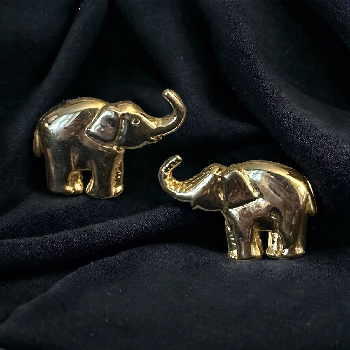 Other Gold tone lucky elephant post earrings Size ONE SIZE - 1 Thumbnail