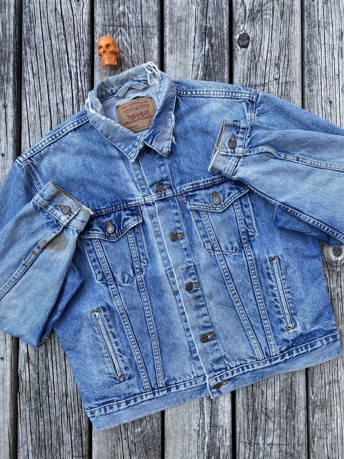 Levi's 90s distressed faded Levi's denim jacket sz 44 Size US L / EU 52-54 / 3 - 1 Thumbnail