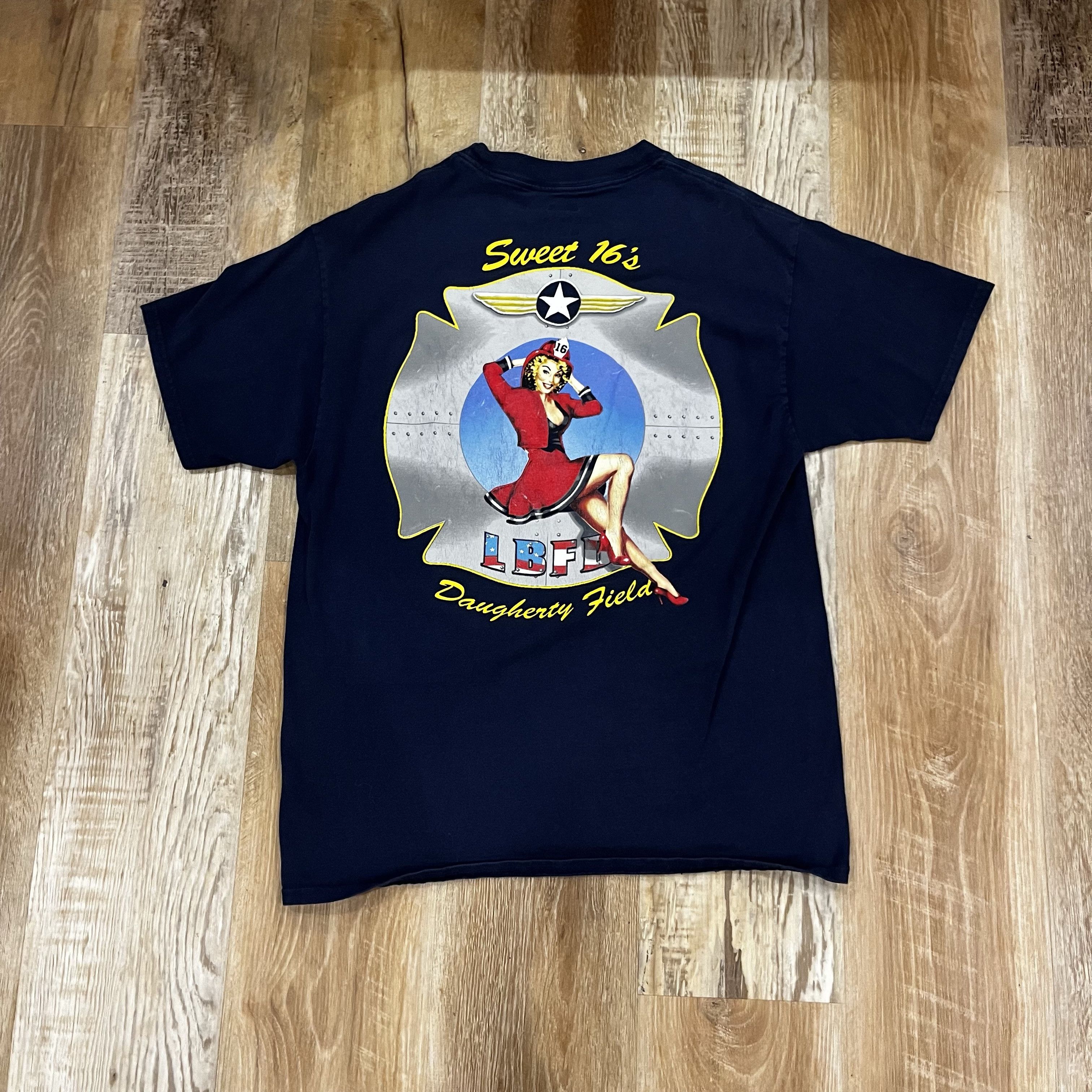 Vintage Vintage LBFL Daugherty Field Graphic Tee Size US L / EU 52-54 / 3 - 1 Thumbnail